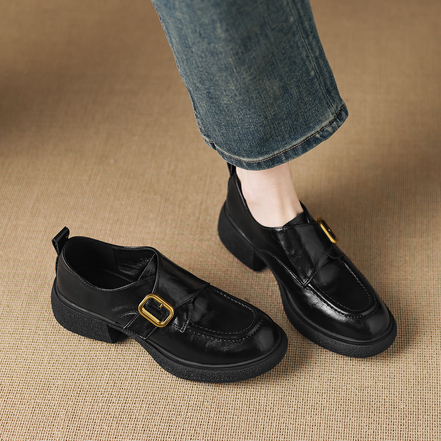 羊皮版黑色英伦风2025新款秋冬加绒配裙子黑色单鞋通勤软底乐福鞋