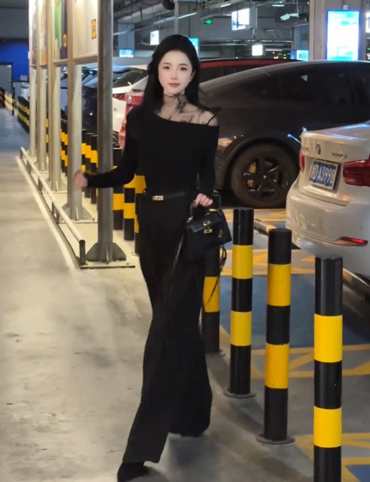 运补6-10  新款拼接长袖T恤女设计感加绒加厚打底衫上衣➕毛呢裤子