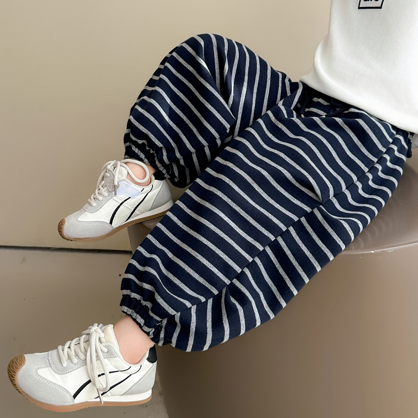 男女童裤子秋季2025新款儿童条纹卫裤洋气时髦女宝宝休闲外穿长裤