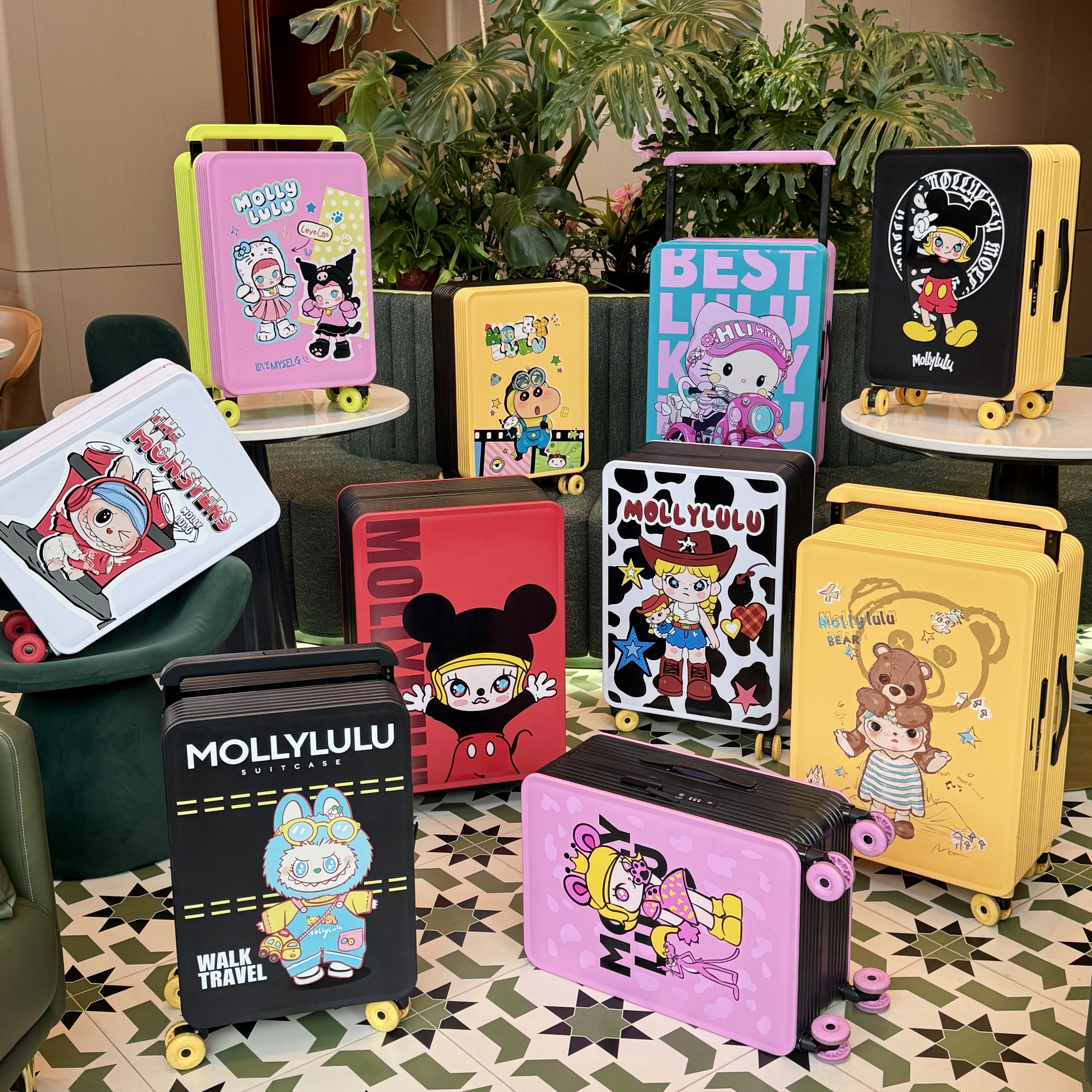 MOLLYLULU高颜值20/24寸卡通行李箱锁扣款宽拉杆万向轮硬壳可充电