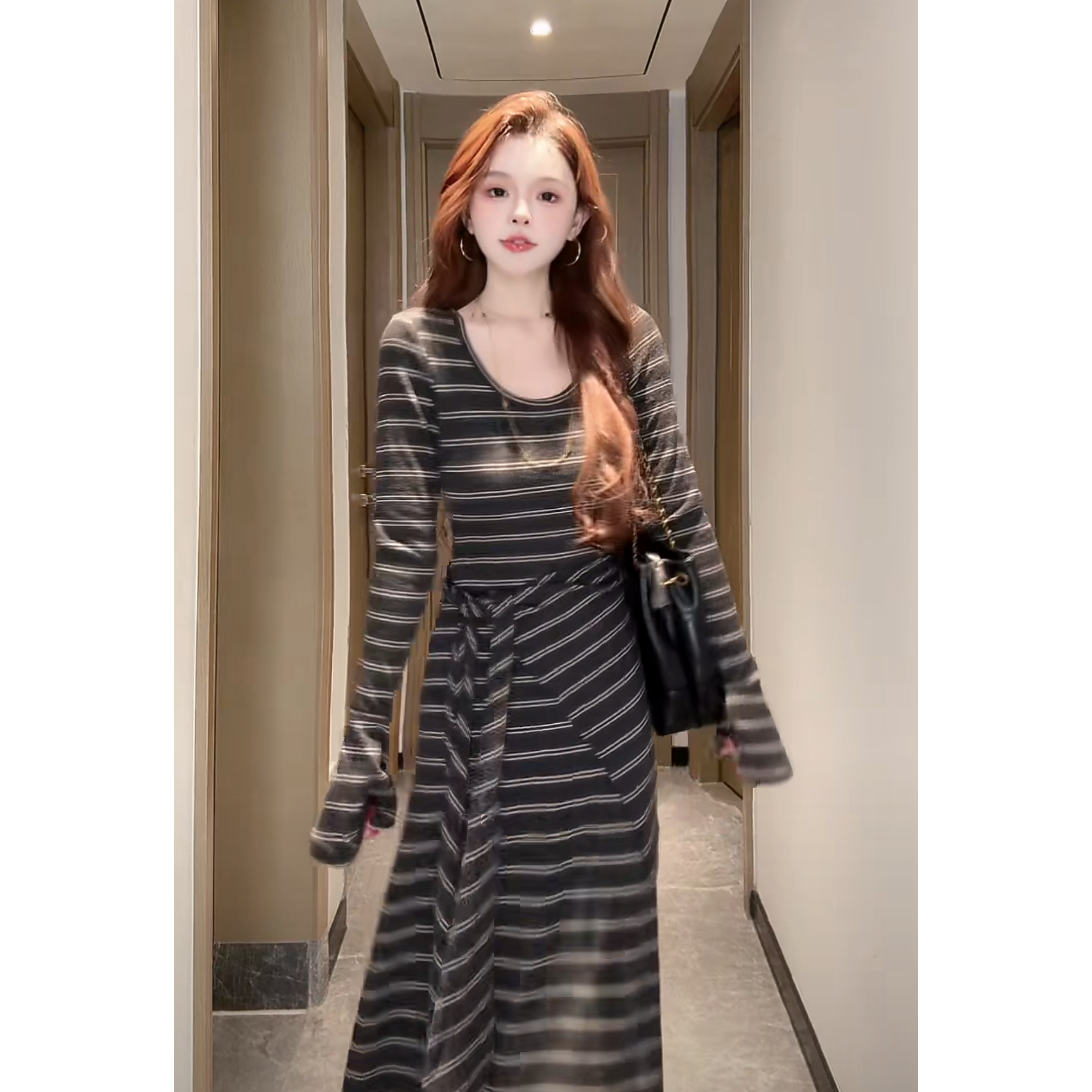 纯欲辣妹U领条纹连衣裙极简风秋季ins风复古
