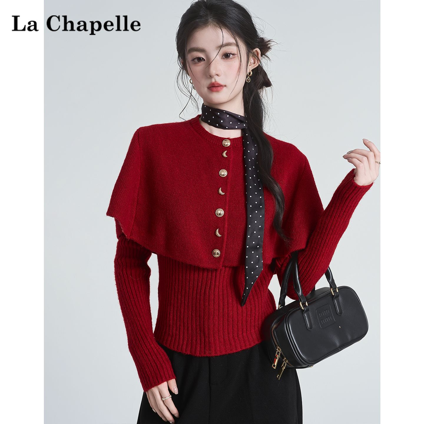 拉夏贝尔斗篷披肩毛衣套装女设计感波点丝巾针织衫2025红色两件套