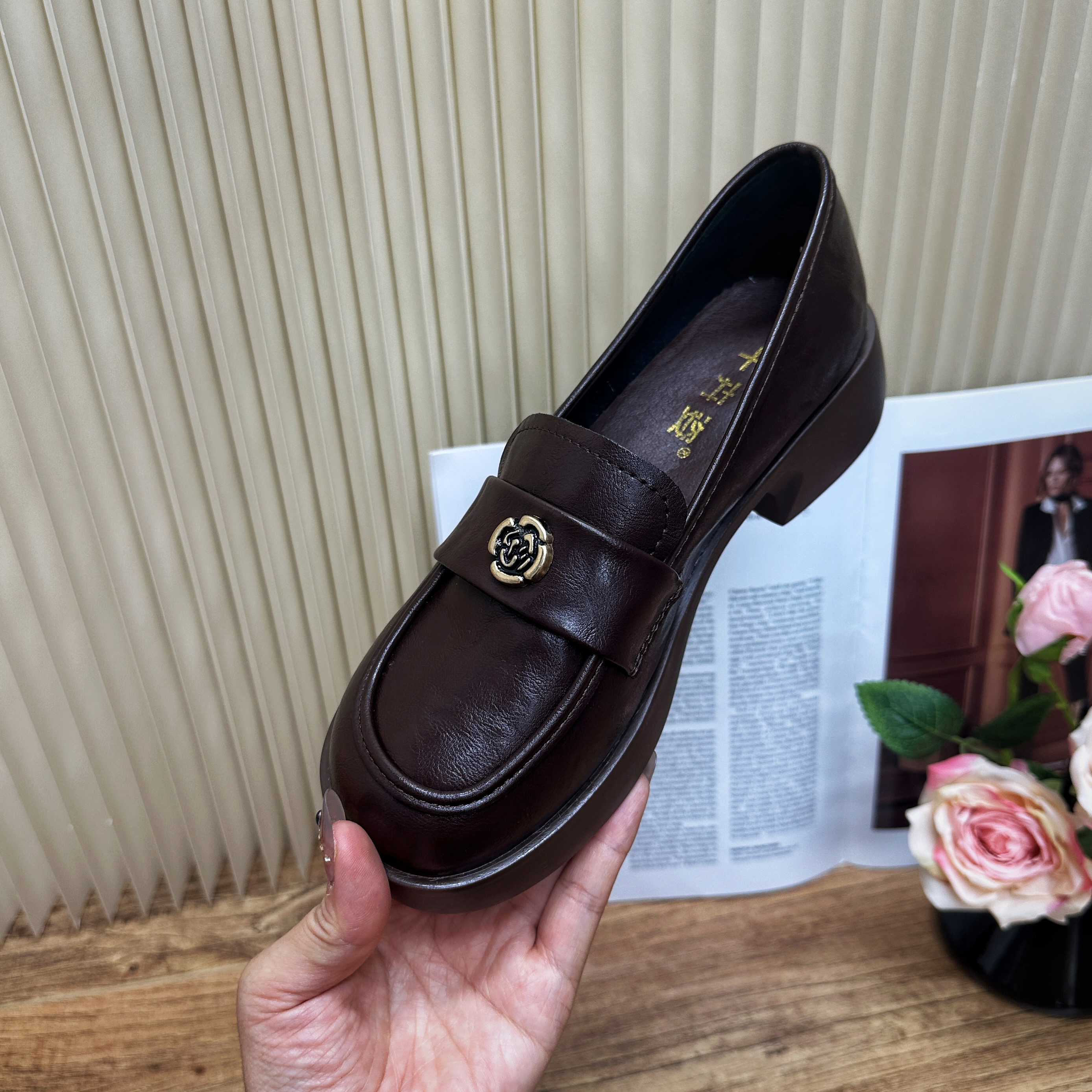 青春百搭软底鞋单鞋手抓纹平底通勤乐福鞋101