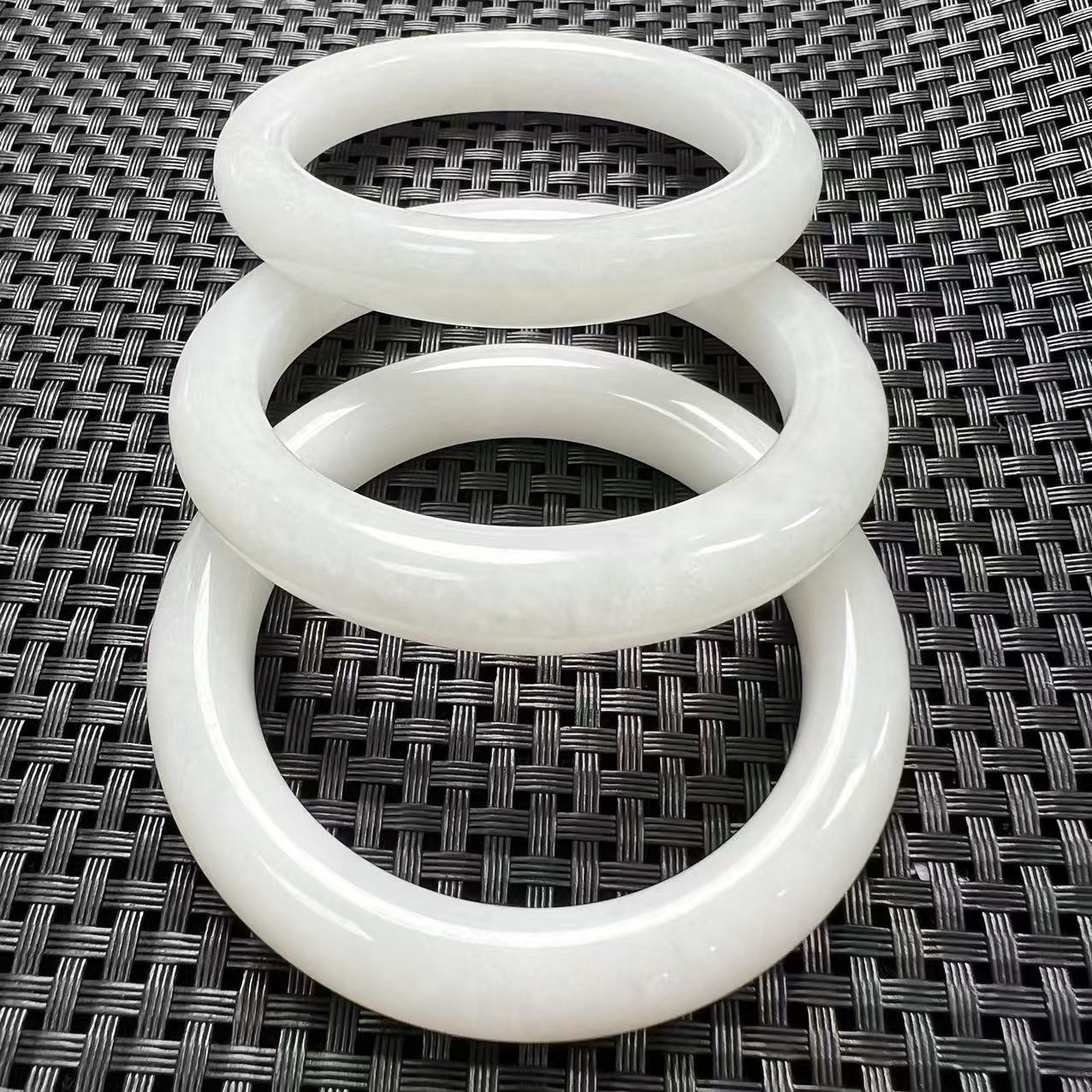 【老郑家】新疆和田白玉手镯  多样性发其一