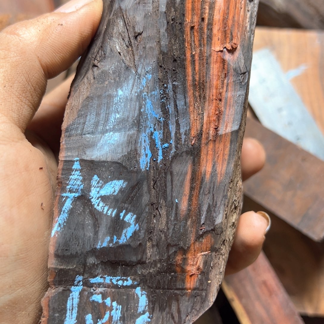 同***人交趾黄檀（大红酸枝）