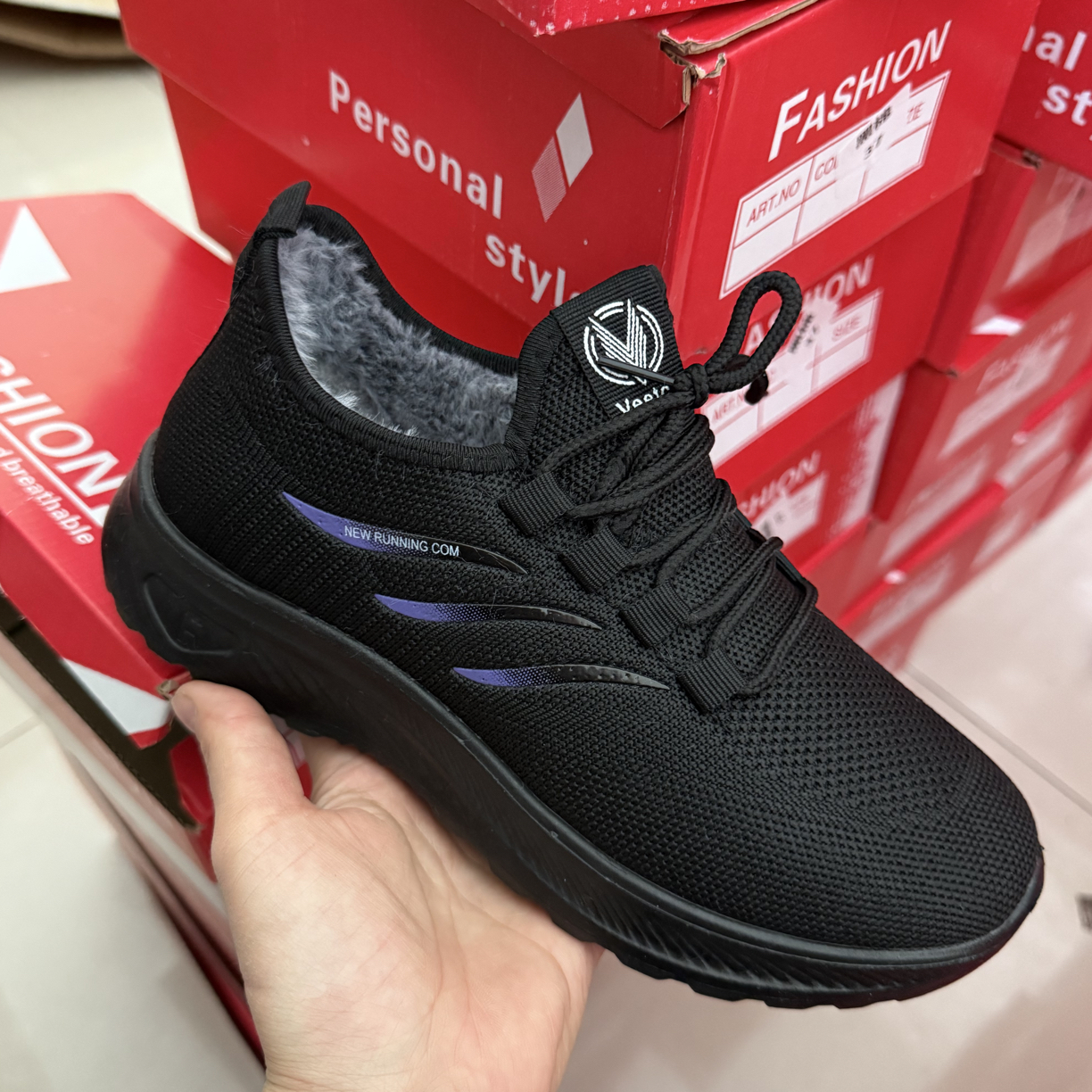 休闲鞋，黑棉，运动鞋加绒，百搭，好看时尚