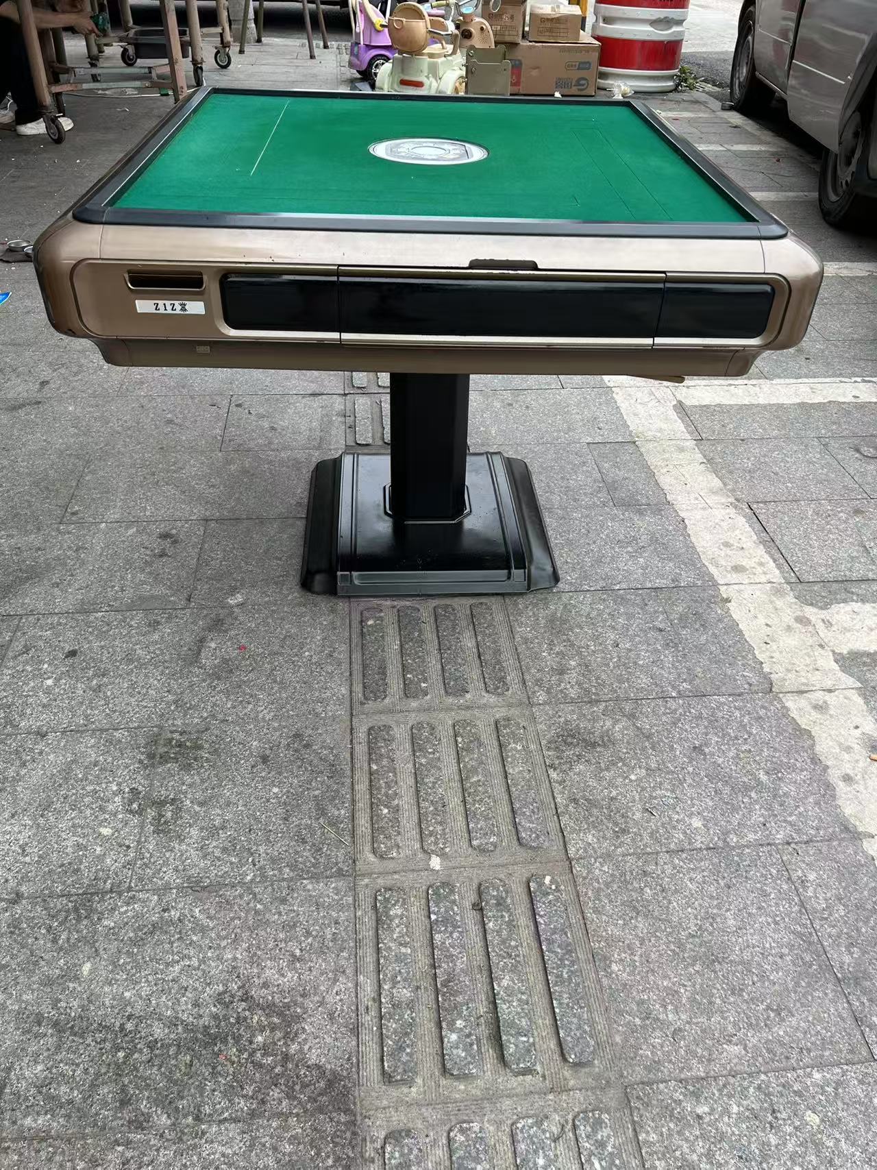 全自麻将机，外观随机发，都有使用痕迹，44型号牌，整体不缺角不掉色