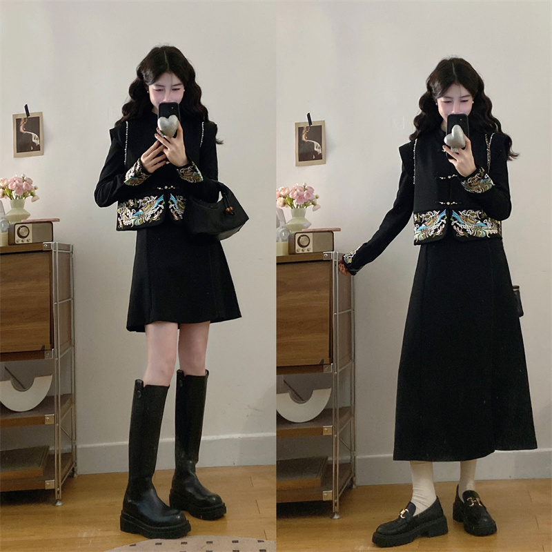 MO88ZSPF2025年冬季新款刺绣马甲新中式国风复古连衣裙套装