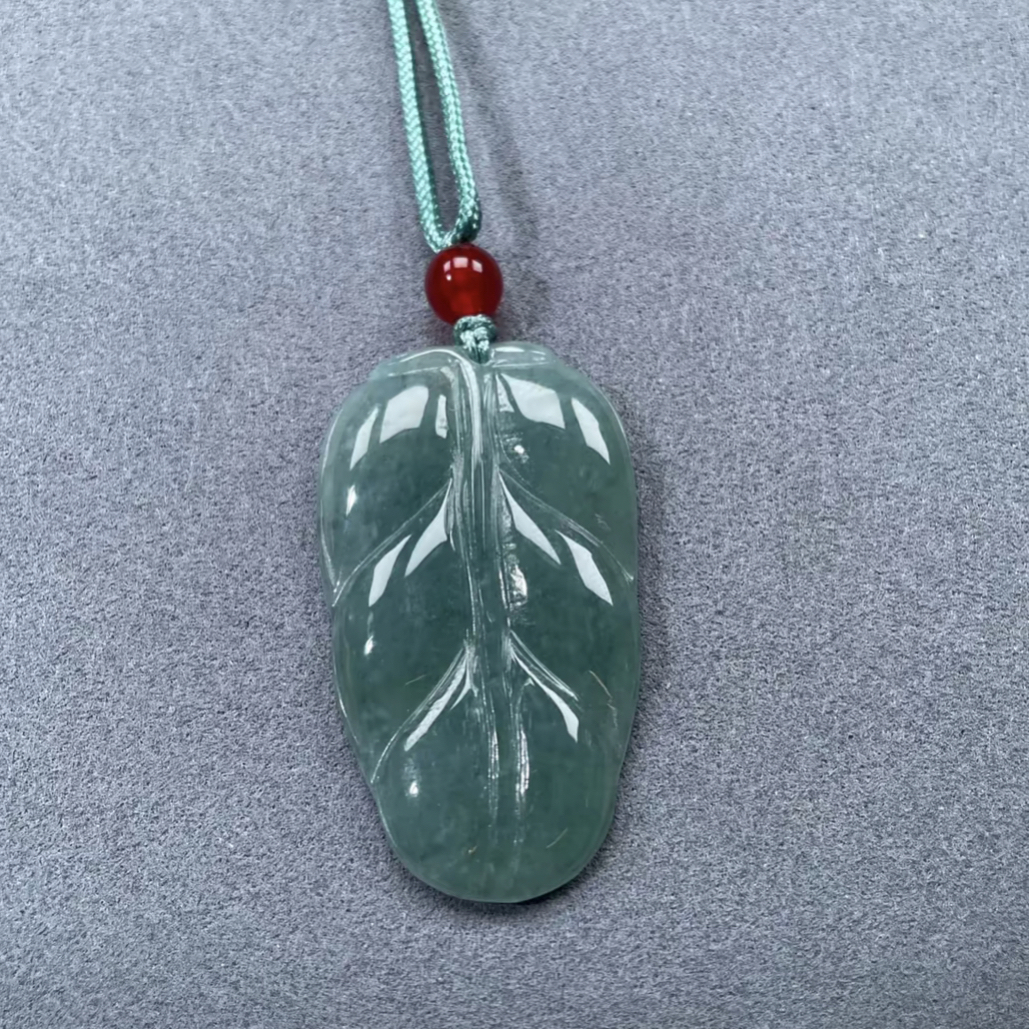 翡翠A货蓝水冰底大叶子高42宽23【超哥宠粉】