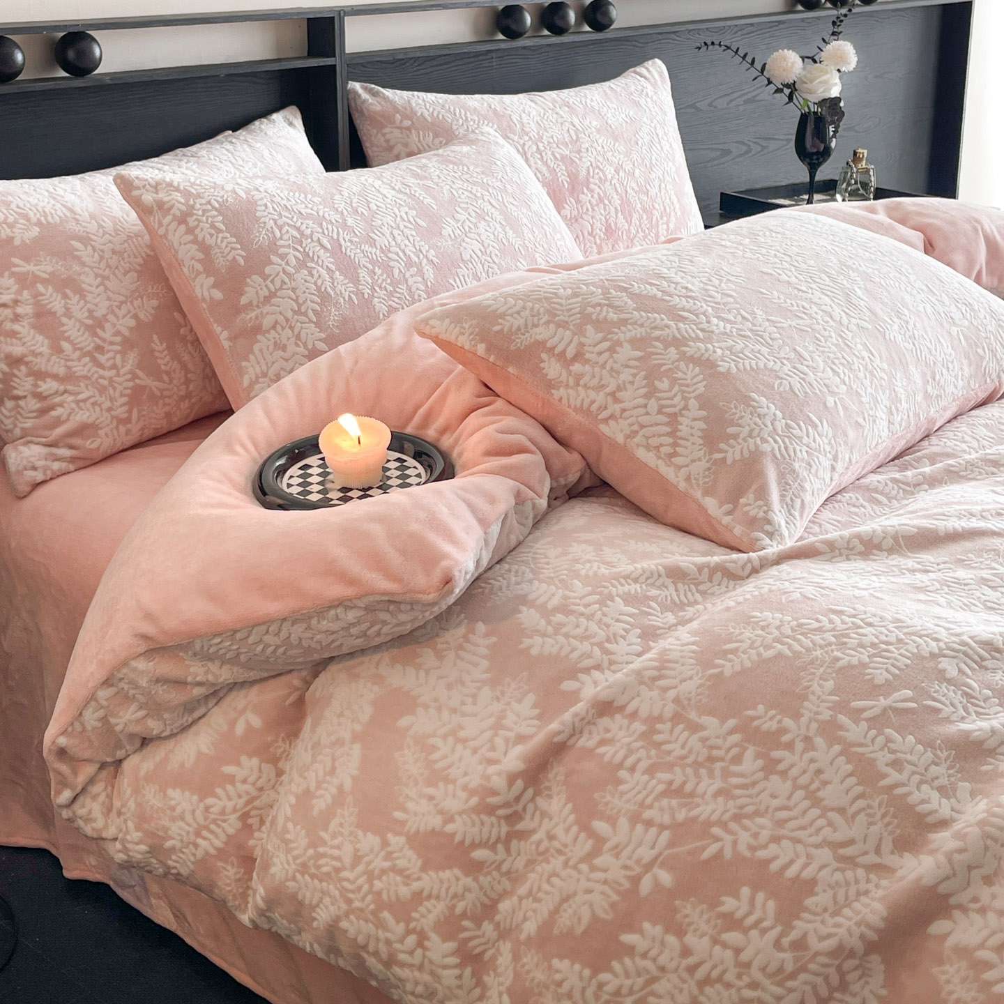 轻奢雕花牛奶绒床上四件套冬季2025新款珊瑚绒被套床单三件套