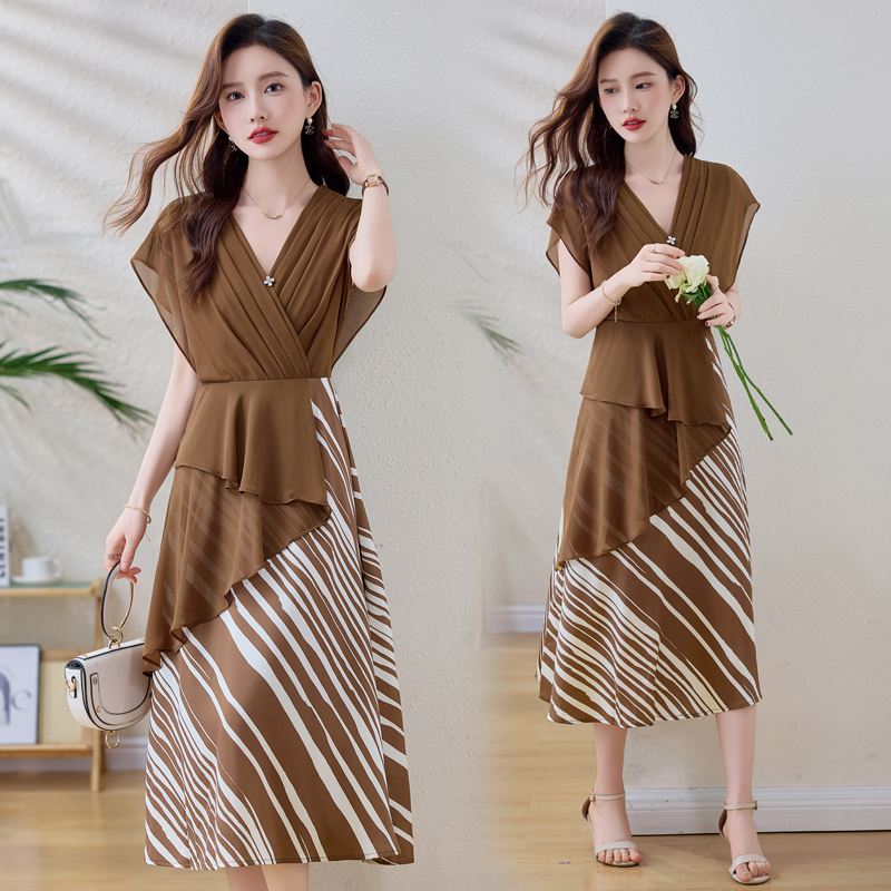 法式气质v领条纹拼接连衣裙女2025夏季新款设计感洋气减龄包臀裙