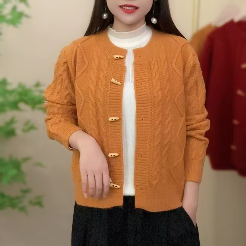 2025复古设计感牛角扣针织毛衣外套女秋冬新款上衣麻花开衫宽松