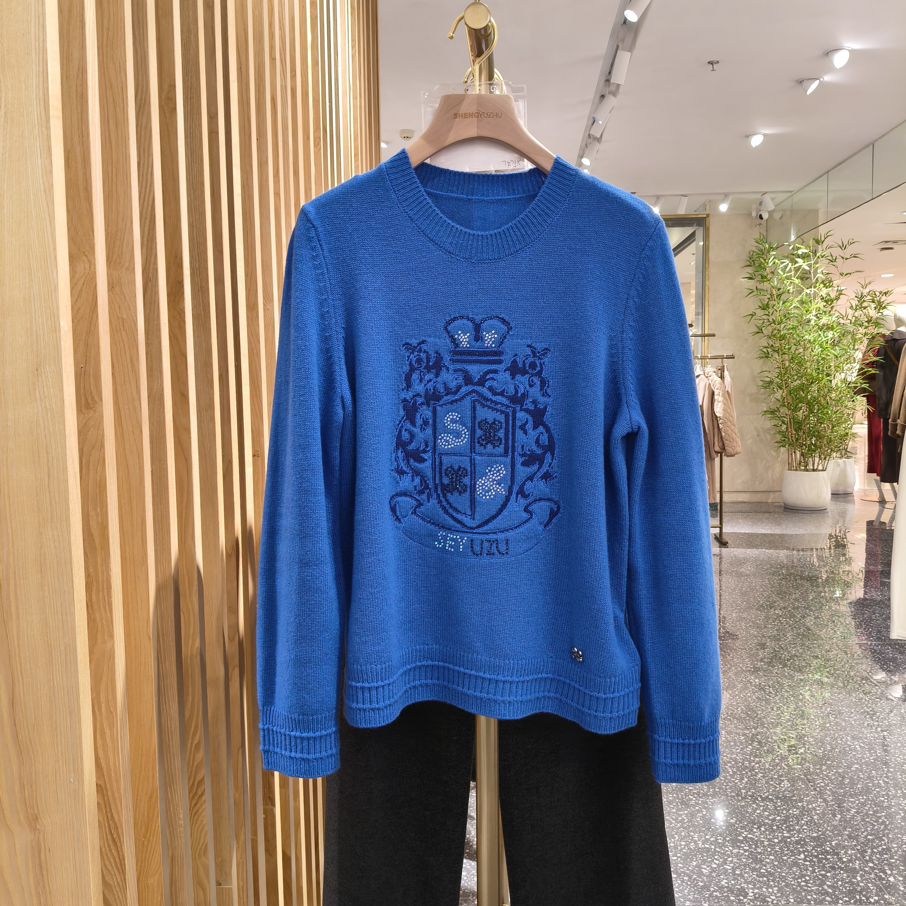 声雨竹7R758纯色圆领毛衣精致刺绣钉珠轻盈保暖大码女装打底秋冬