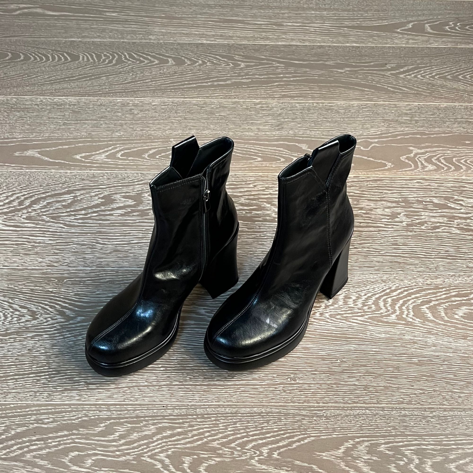 10CM手抓纹牛皮高跟厚底靴子冬天短靴子粗跟女靴圆头防水百搭女鞋