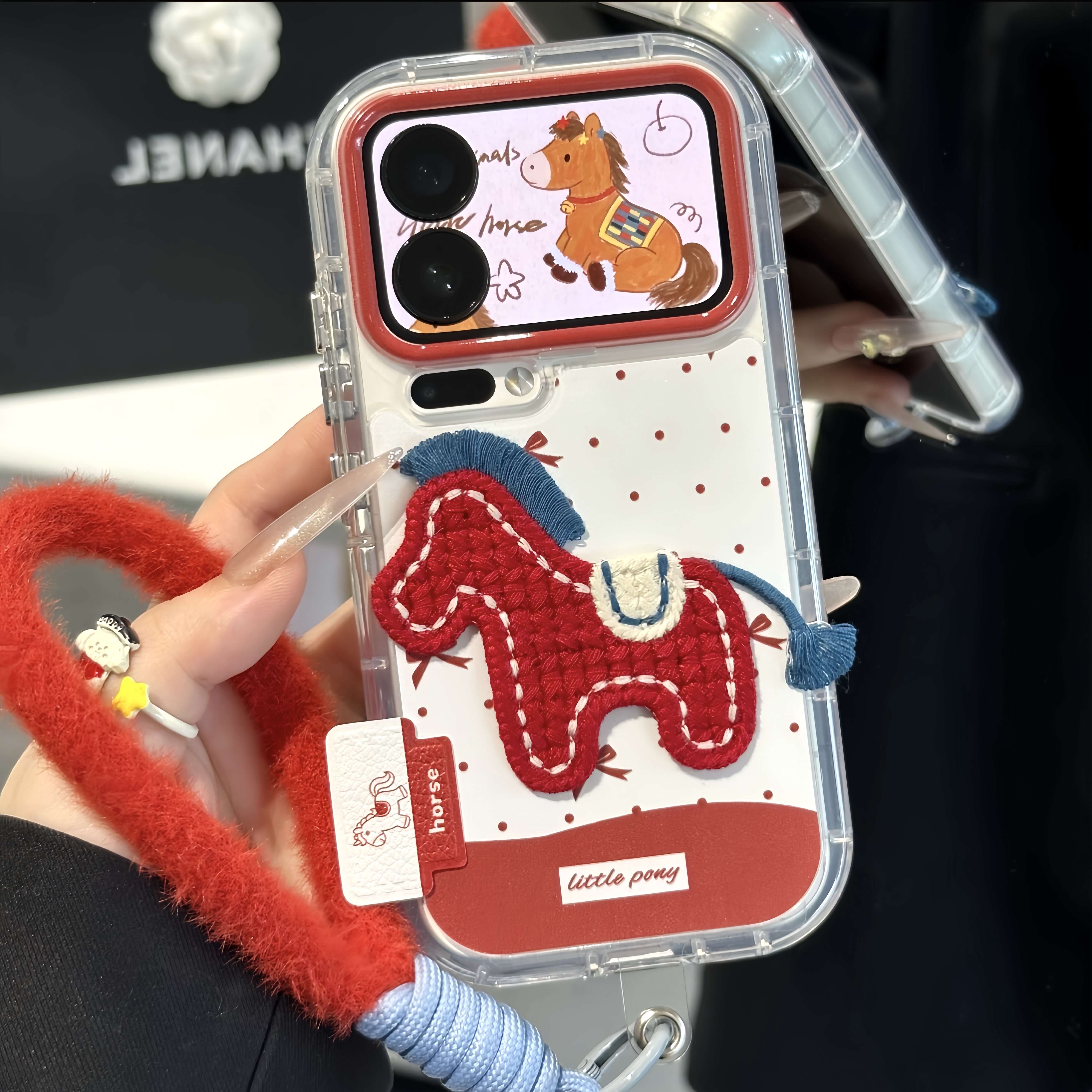 新年刺绣小马挂绳适用苹果16/17promax手机壳14华为vivoppo小米15
