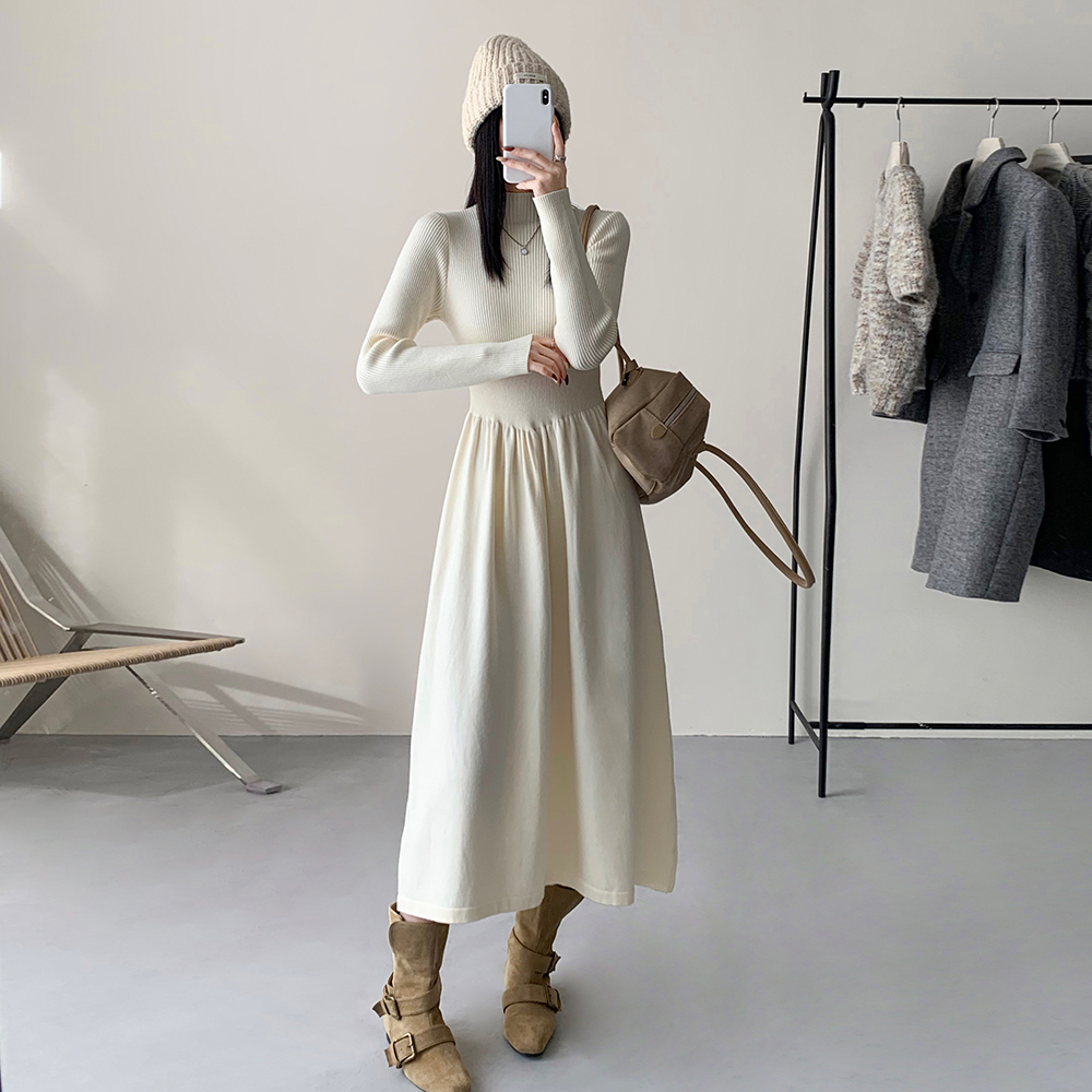 加厚加密2025黑色毛衣裙洋气法式赫本风半高领打底针织连衣裙
