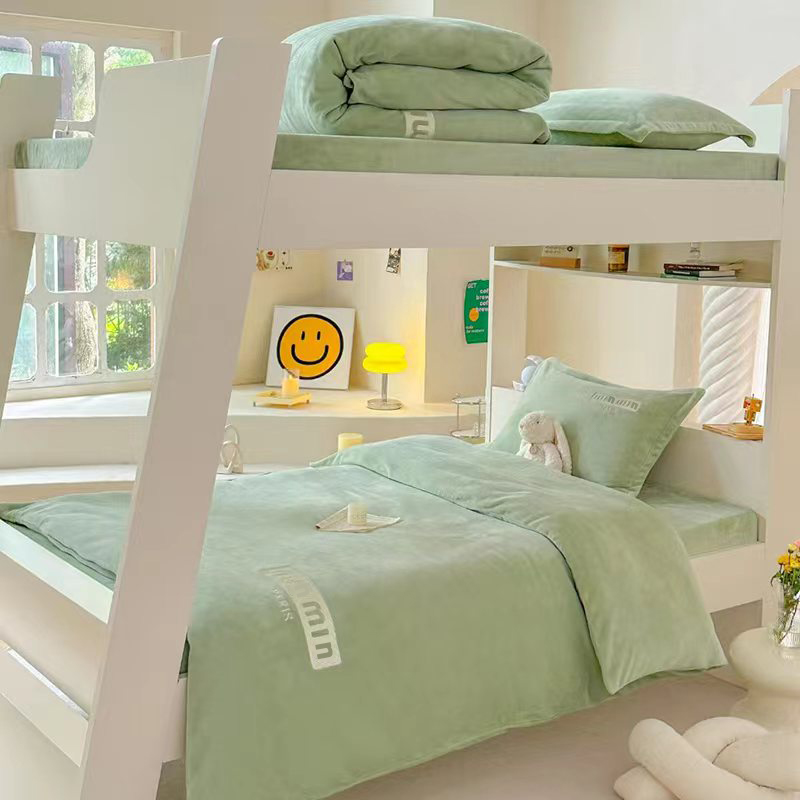 加厚保暖学生牛奶绒三件套宿舍上下铺床纯色轻奢刺绣款保暖套件