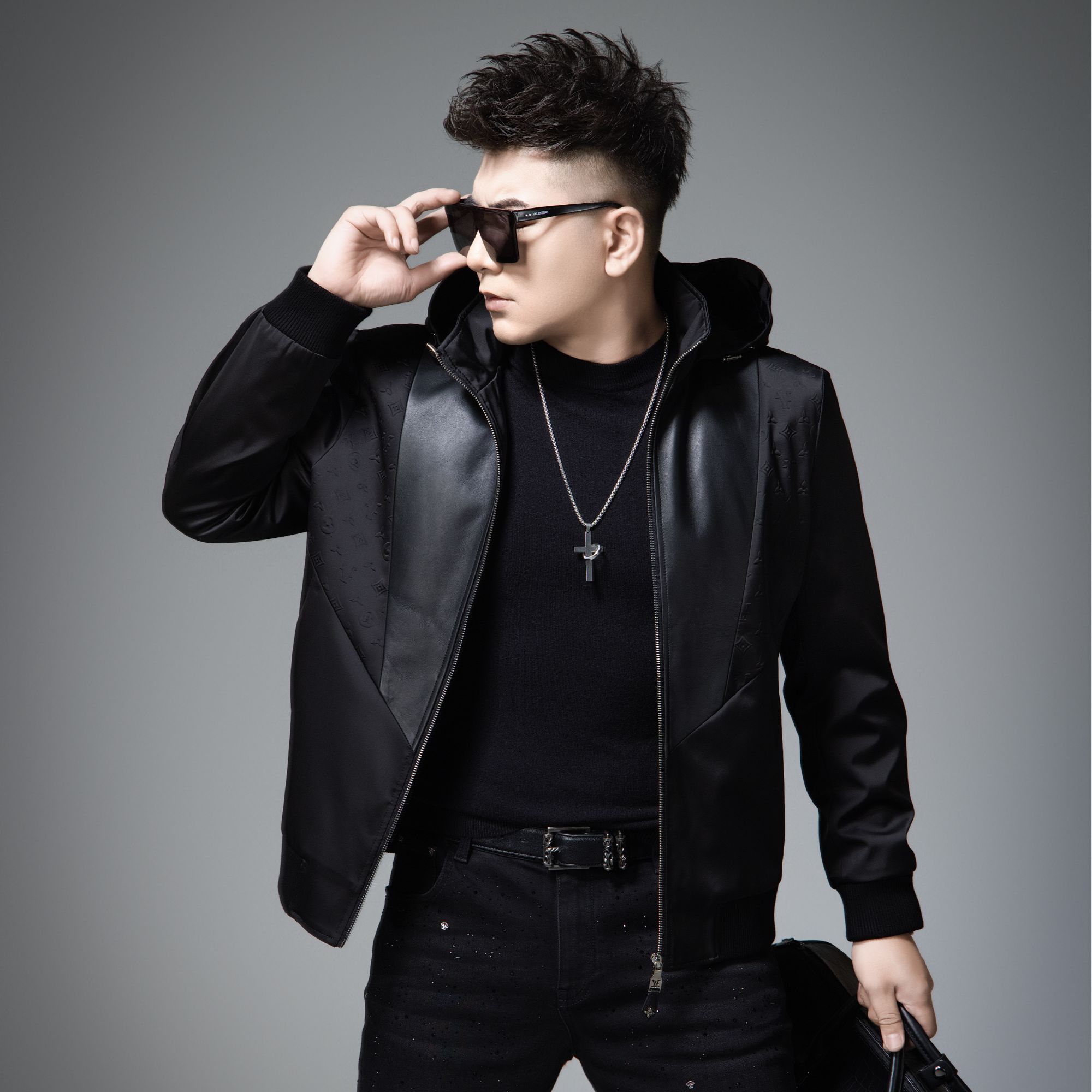 2025男士夹克秋季新款轻奢潮流百搭休闲压花拼真皮可拆卸帽外套