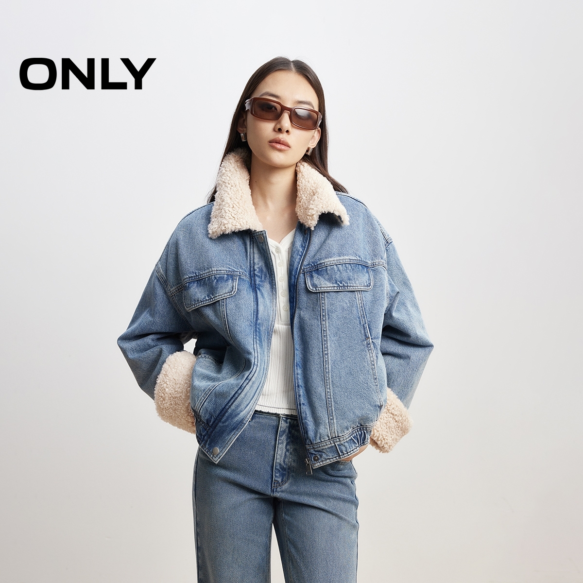 ONLY2025秋季新款时髦泰迪绒拼接落肩宽松牛仔棉服女|12530B004