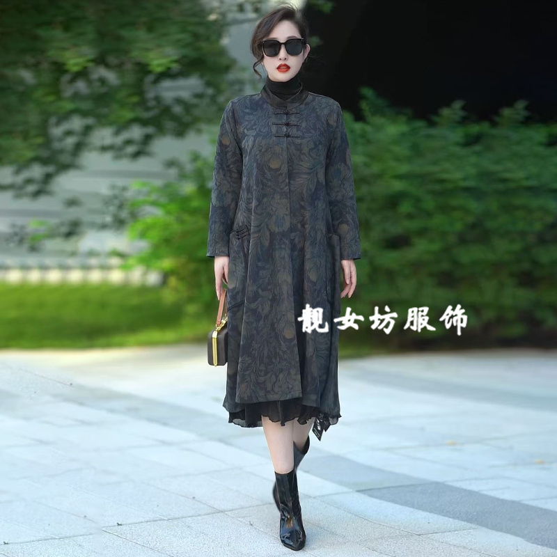 阔太太春秋长款国风盘扣大衣外套气质减龄宽松中老年妈妈过膝风衣
