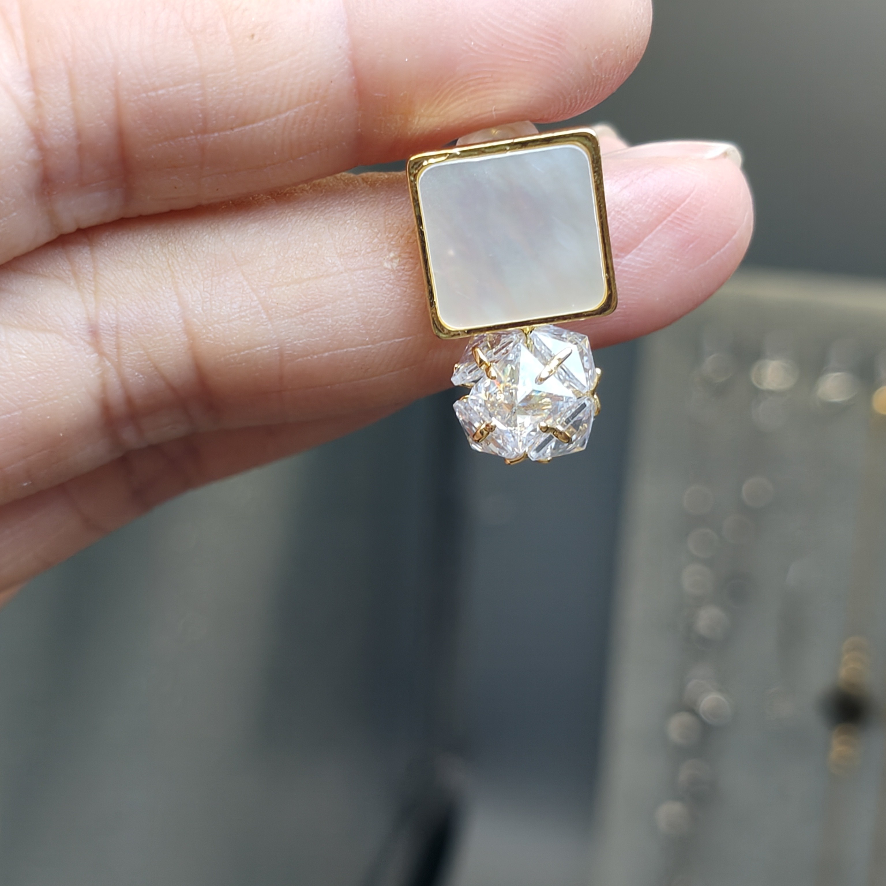 铜合金莫桑石耳饰 轻奢轻职风金色白色耳钉气质法式小众百搭饰品