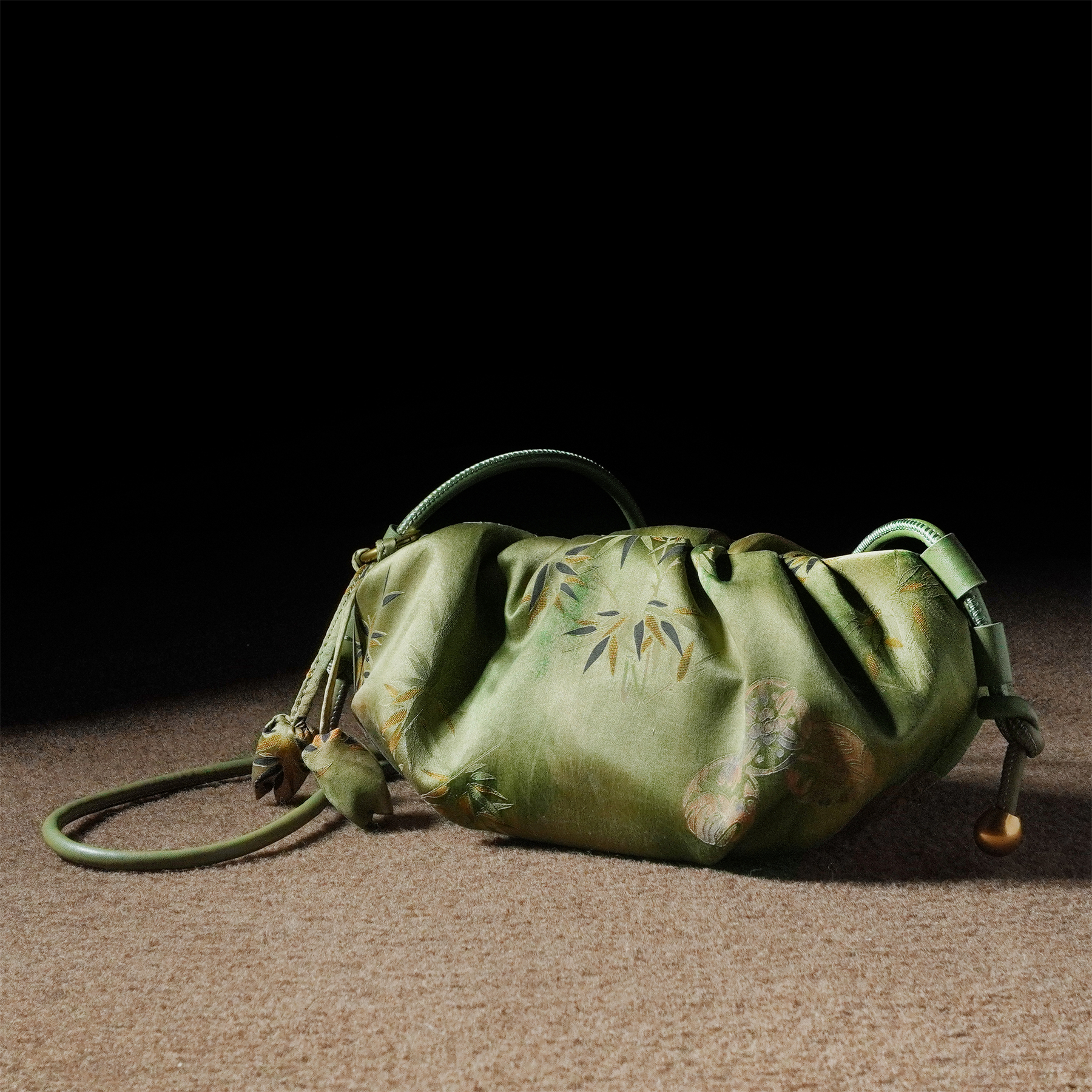 森下新中式单肩斜挎包2025新款国风云朵包轻便出游手机包女