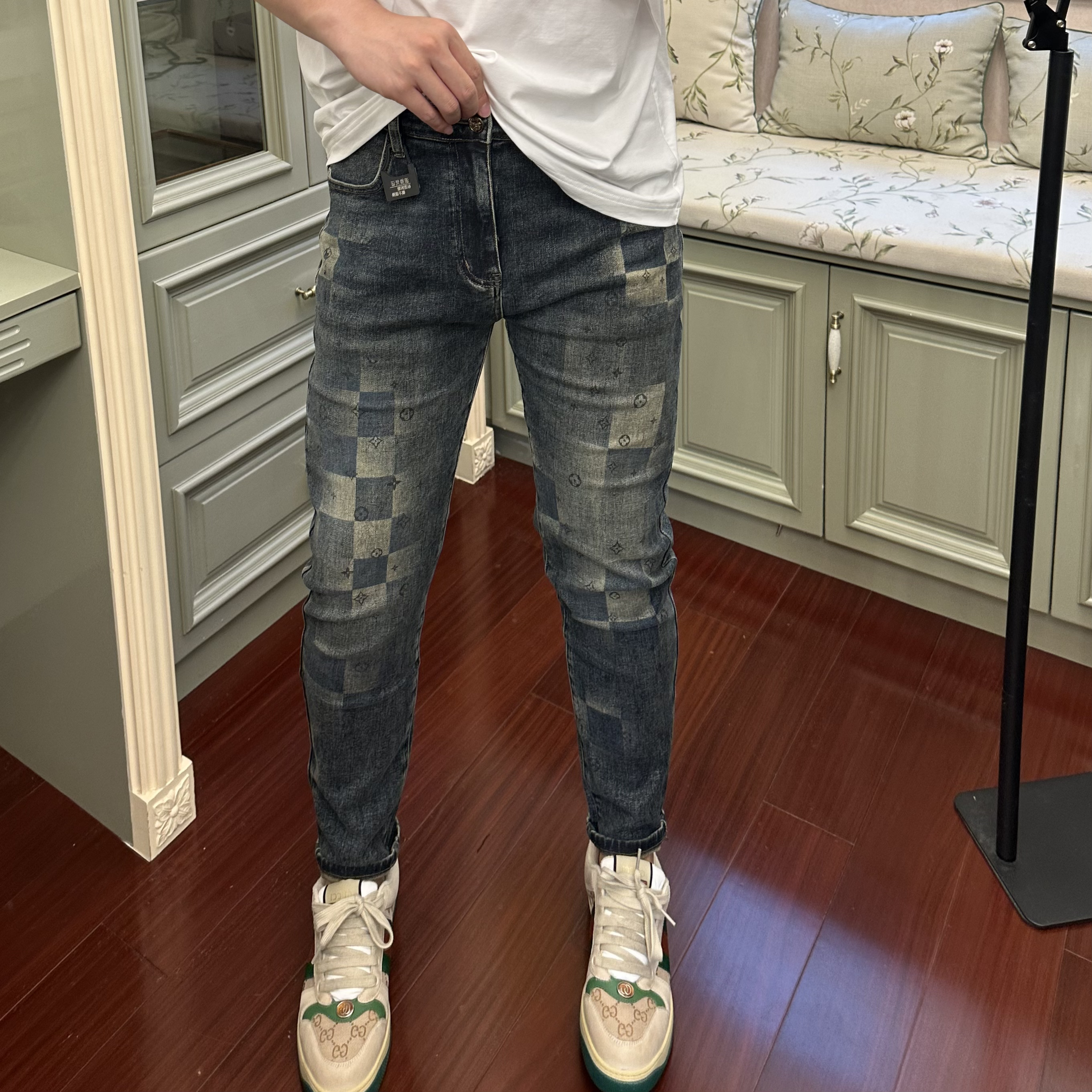 2025秋冬新款小脚老花做旧蓝色潮流时尚防褪色牛仔裤XG