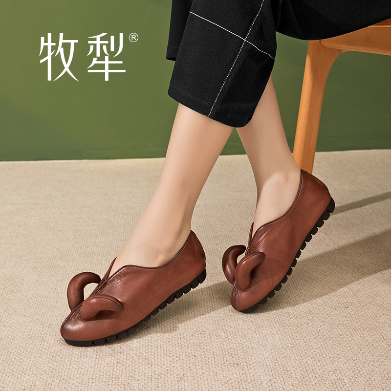牧犁春夏新款尖头设计感平底舒适百搭妈妈鞋防滑透气复古牛皮单鞋