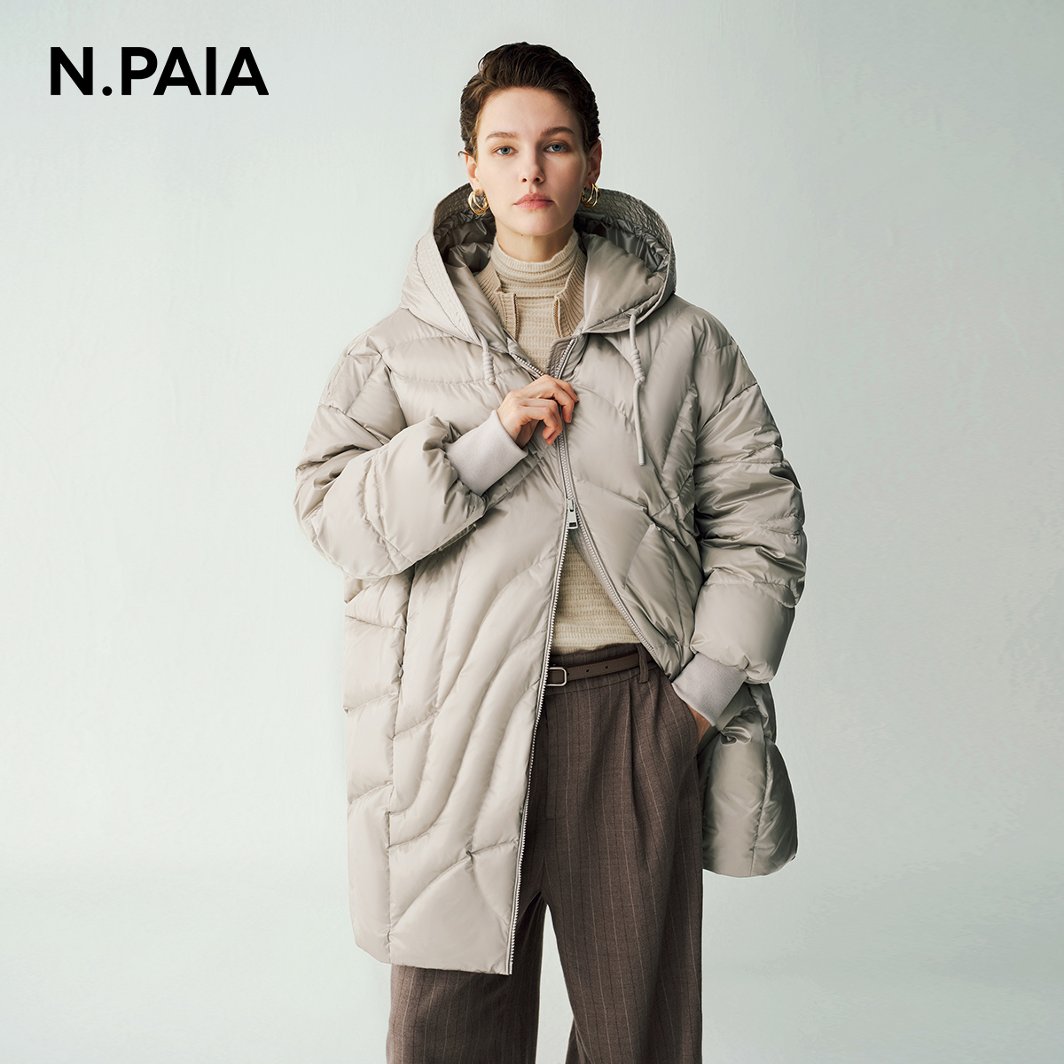 恩派雅后背茧型连帽松花江白鸭绒羽绒服女XNJIAY906A