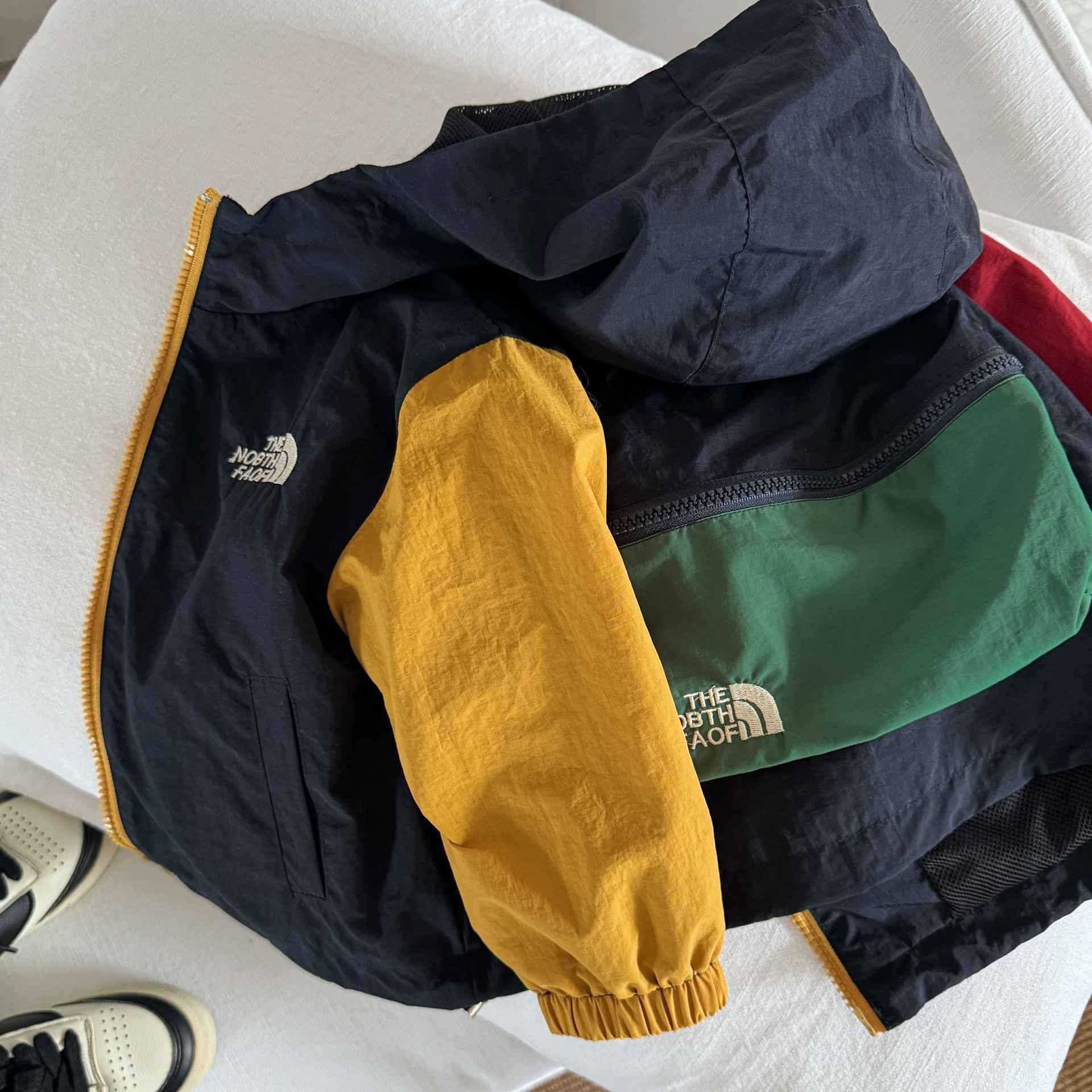 儿童连帽冲锋衣2025春秋男女童拼色上衣潮牌宝宝字母夹棉加厚外套