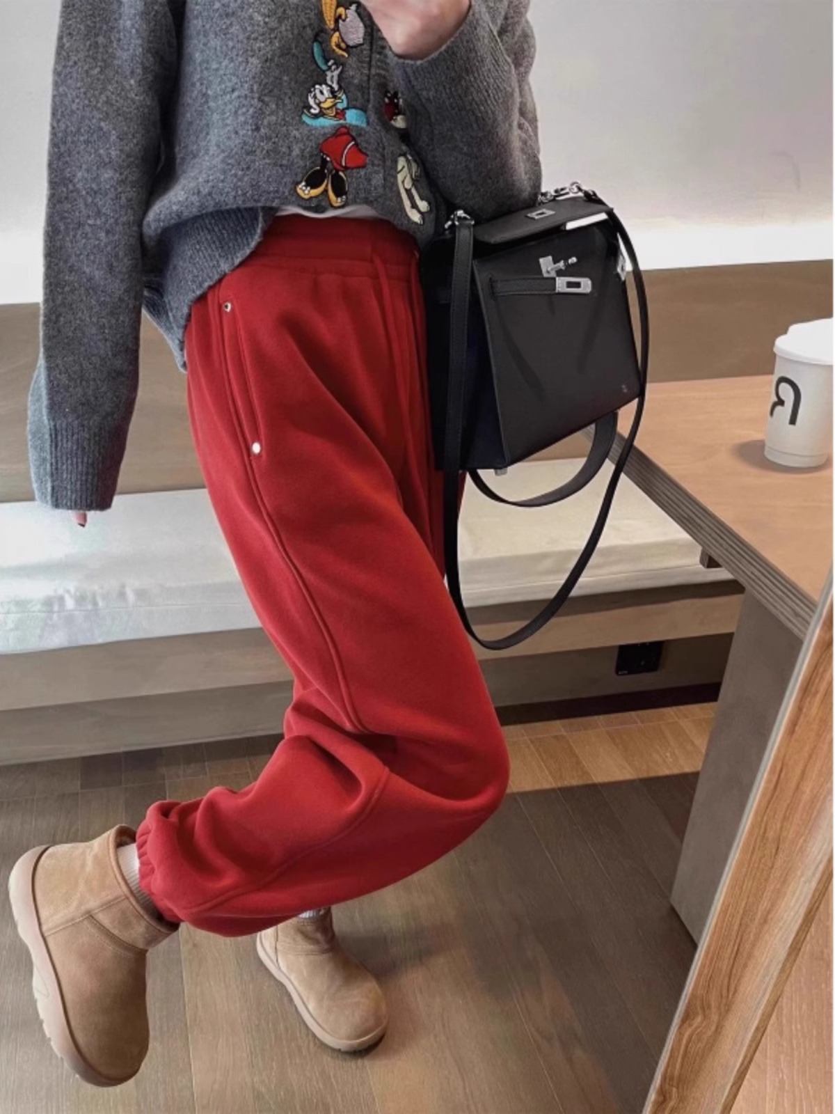 红色加绒卫裤女2025春季新款慵懒风宽松加厚哈伦裤直筒束脚运
