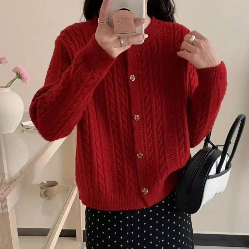 2025新款慵懒风圆领小麻花长袖厚款百搭毛衣复古玫瑰花扣针织开衫