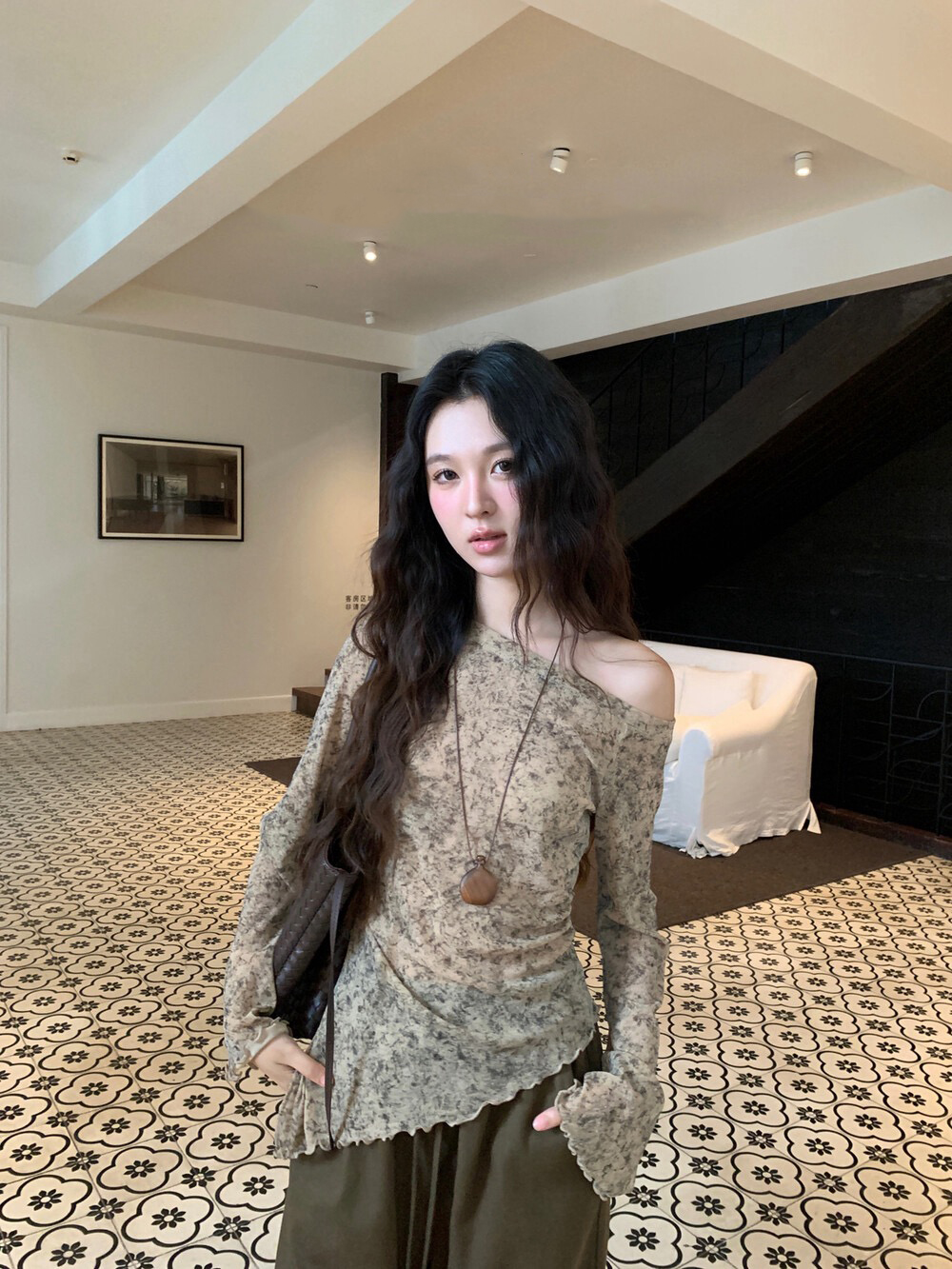 秋季高级感斜肩晕染复古设计感不规则下摆气质网纱小衫上衣女