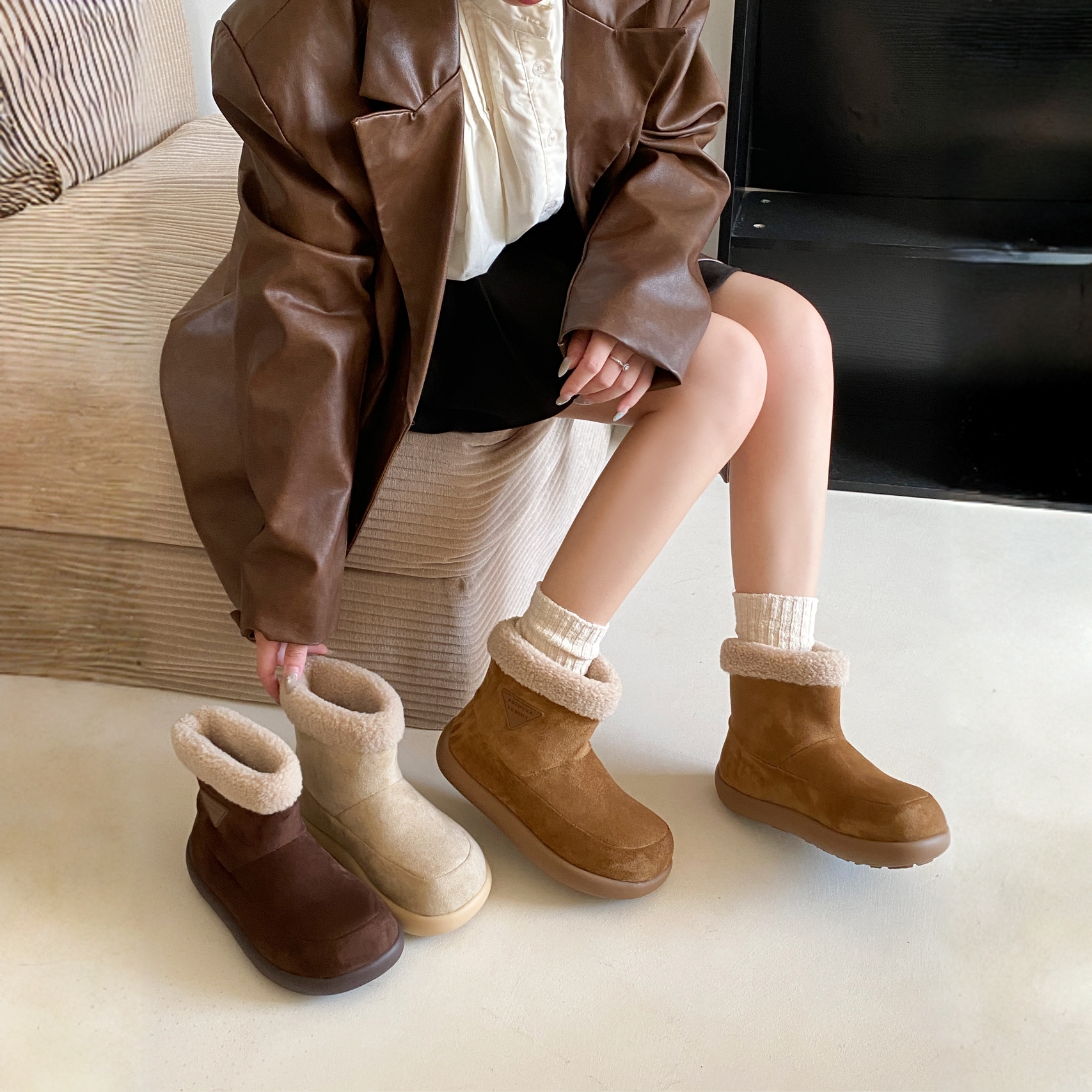 复古圆头厚底雪地靴女款冬季新款加绒保暖短筒面包鞋外穿防滑短靴