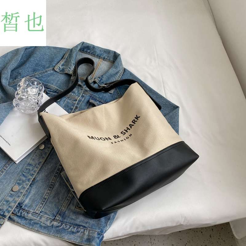 帆布包包女大容量2025新款潮单肩包上课通勤斜挎包休闲百搭水桶包