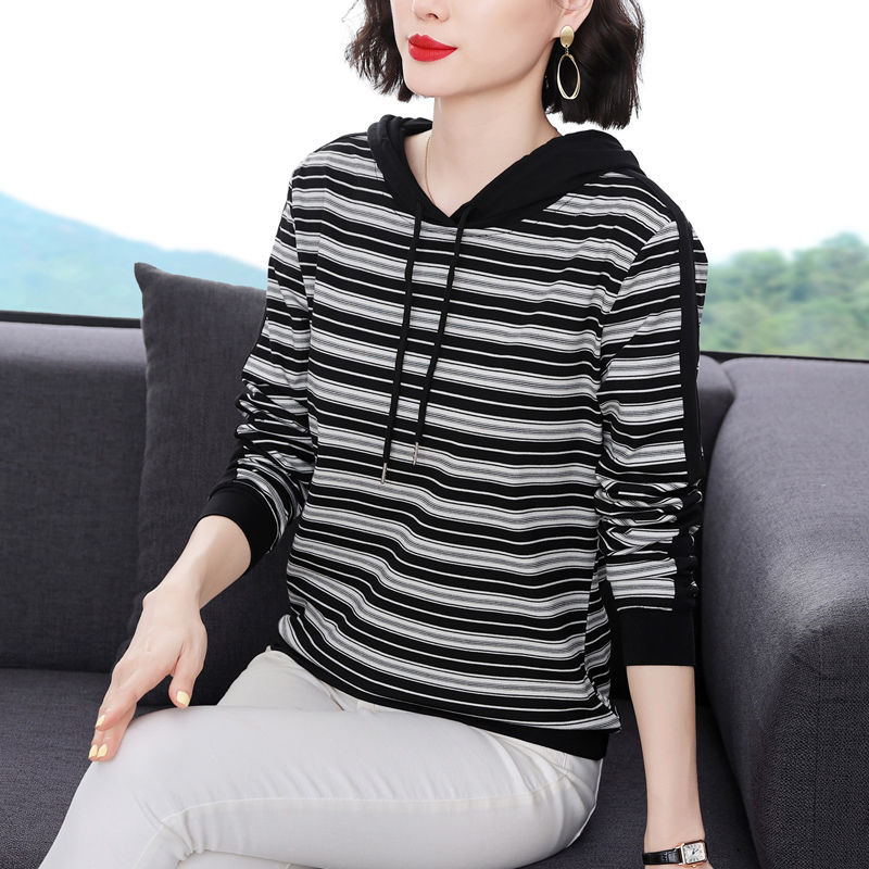 新款T恤女秋季中老年连帽长袖打底卫衣百搭时尚修身显瘦减龄上衣