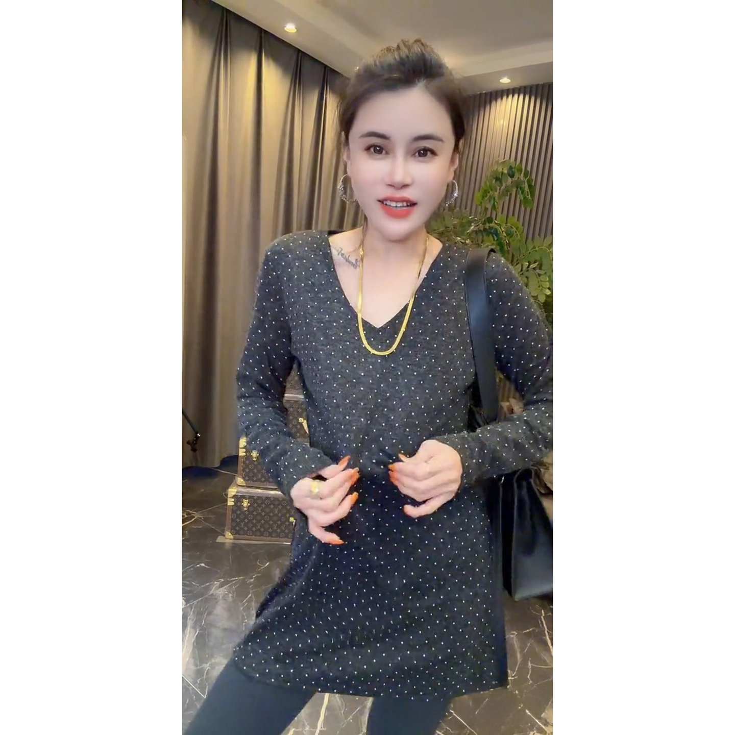 慵懒风小众波点V领长袖打底衫女韩版宽松显瘦中长款套头T恤上衣