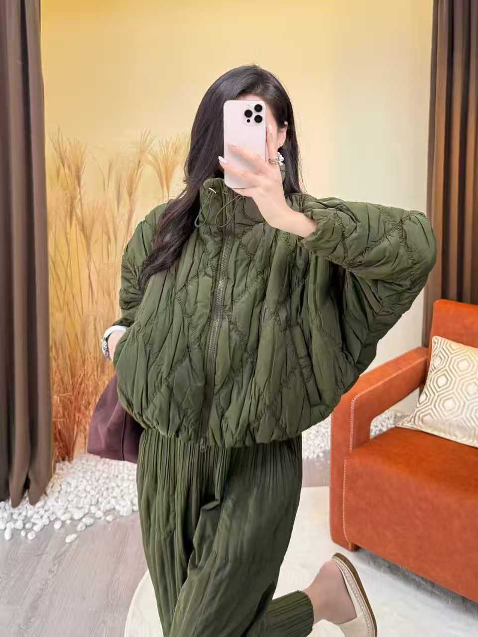 三宅依褶皱高品质棉衣女冬季新款蝙蝠袖短款立领夹克面包服外套