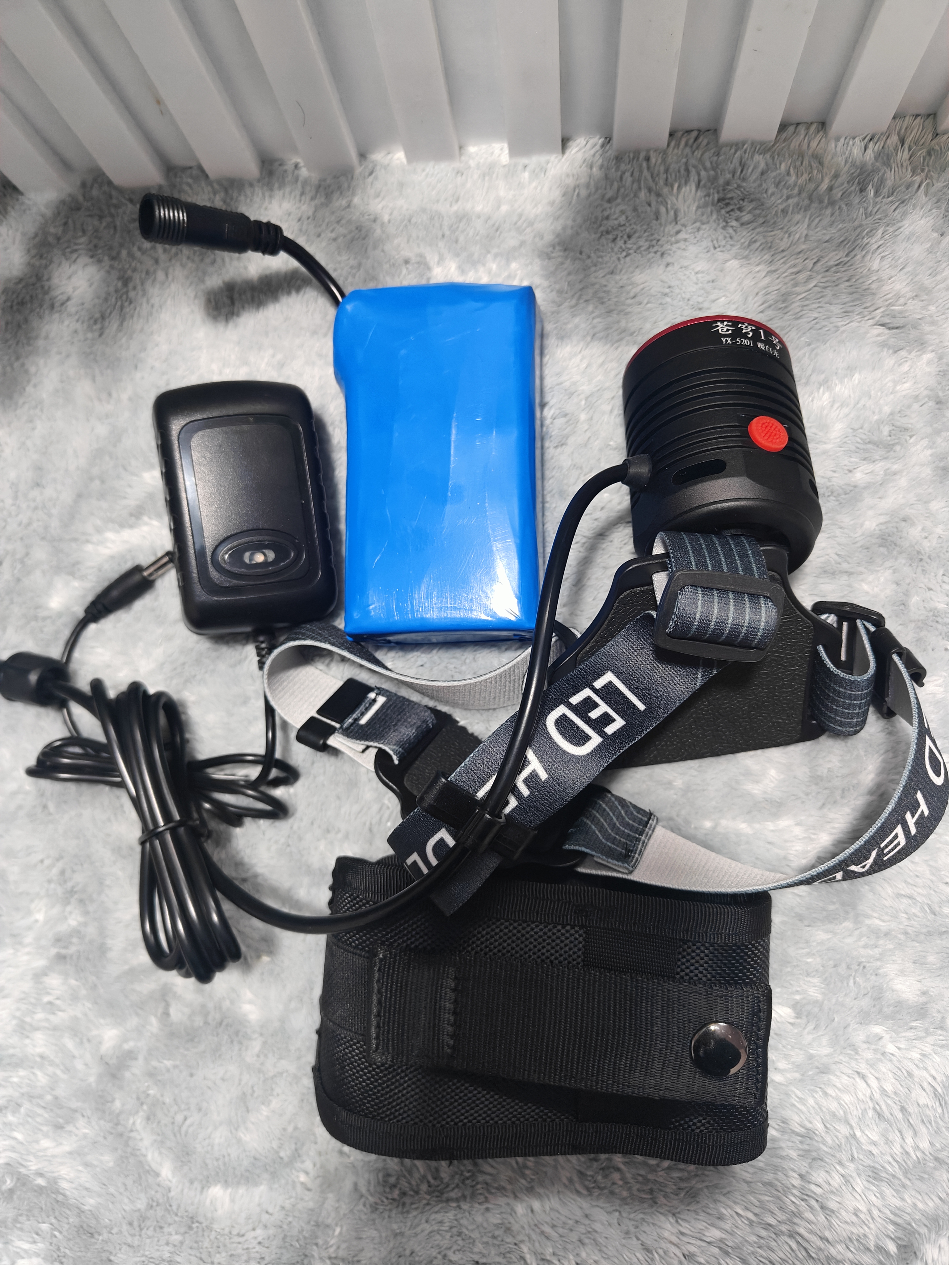 苍穹360度旋转可侧带分体式激光炮头灯