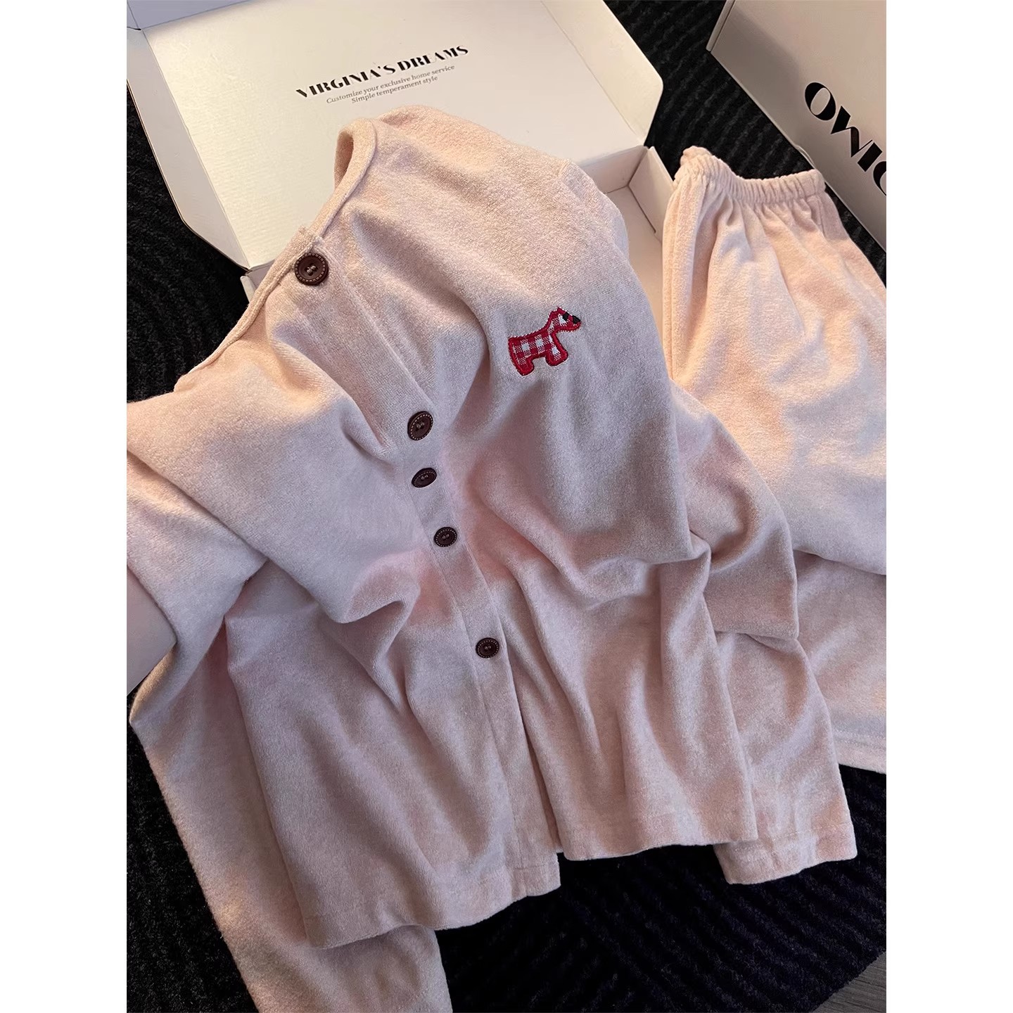 圆领德绒睡衣女秋冬季慵懒卡通刺绣甜美少女长袖长裤家居服可外穿