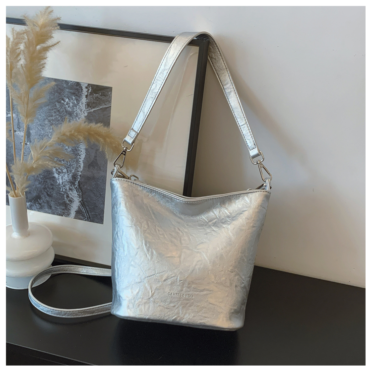 复古时尚腋下包女2025新款时尚潮流斜挎手提包小众简约休闲水桶包