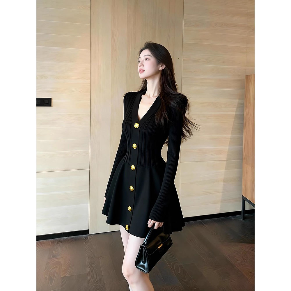 出席重要场合的裙子小个子轻熟法式收腰气质黑色花苞V领连衣裙秋