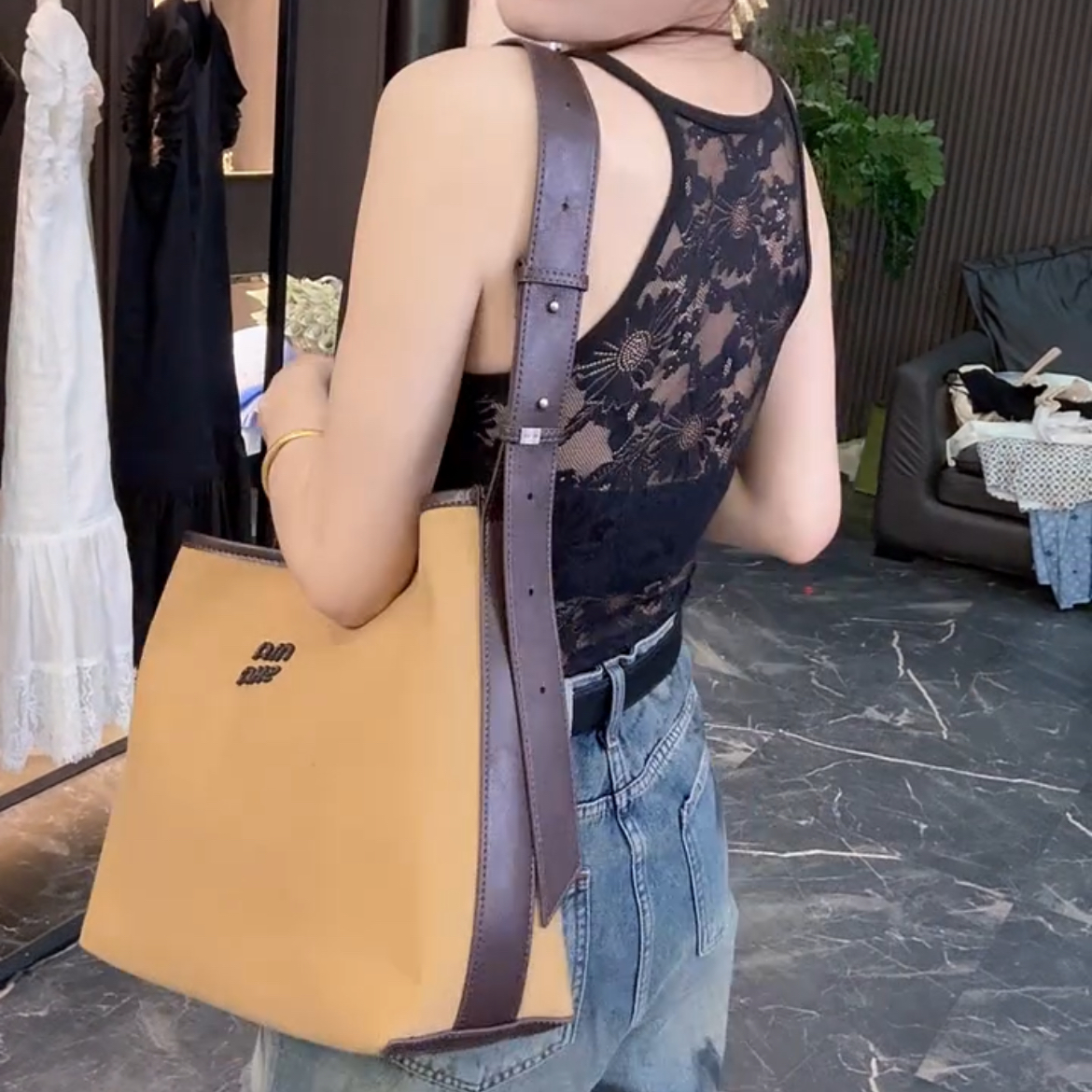 早秋新款性感蕾丝美背显瘦背心内搭