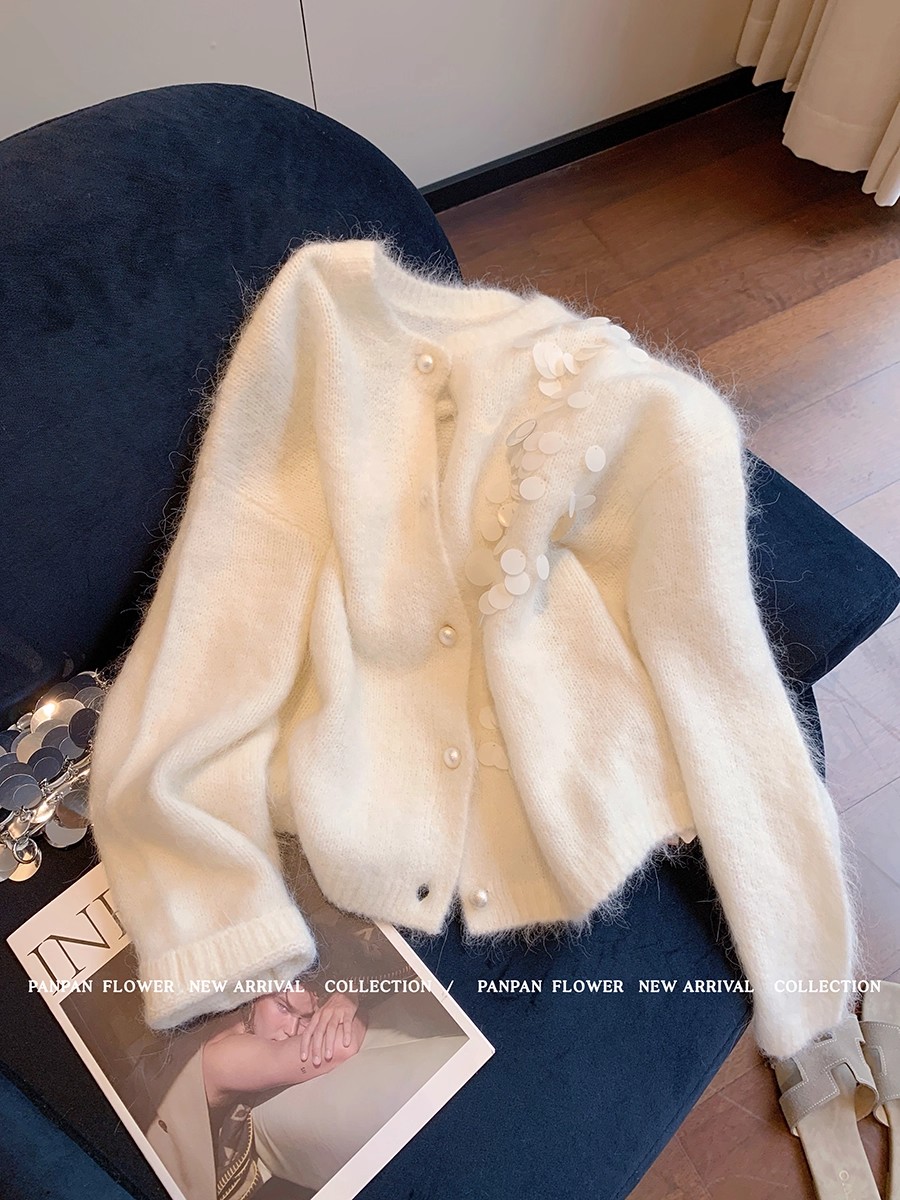 秋季新款慵懒风高级感奶白色亮片针织开衫女法式气质显瘦休闲毛衣