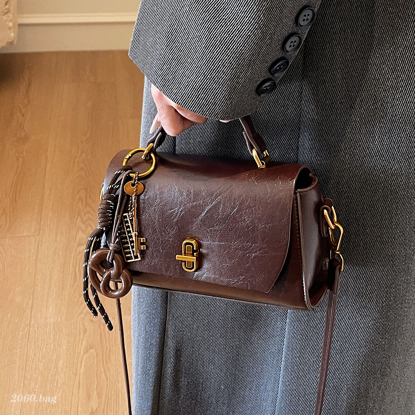 轻奢小众时尚小方包2025新款女复古手提单肩包通勤斜挎包高级感