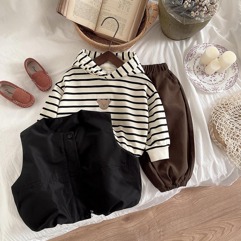 童装条纹运动休闲 风连帽男童上衣男秋季薄款马甲中性春秋三件套