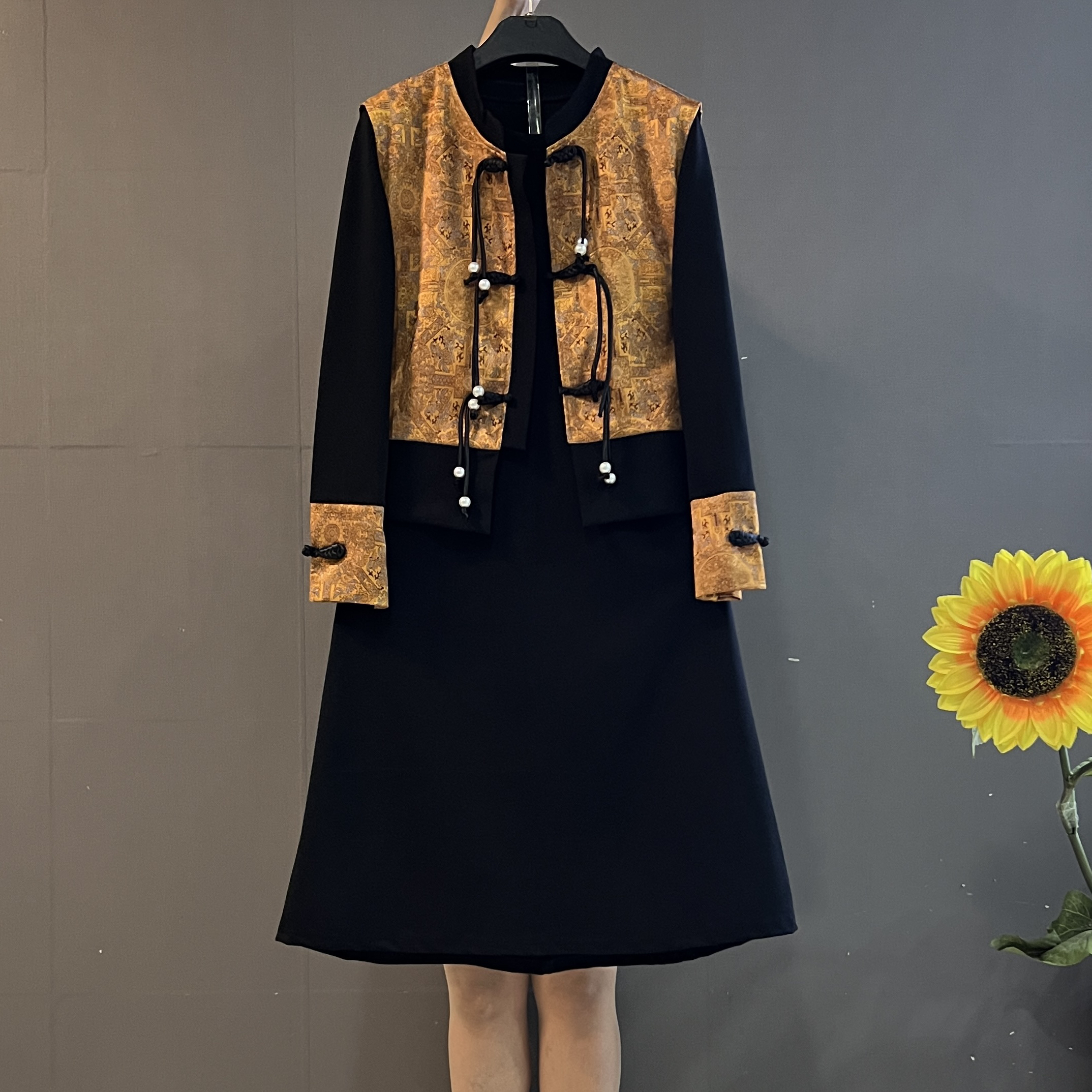 新中式国风重工刺绣提花拼接盘扣复古马甲上衣搭配连衣裙