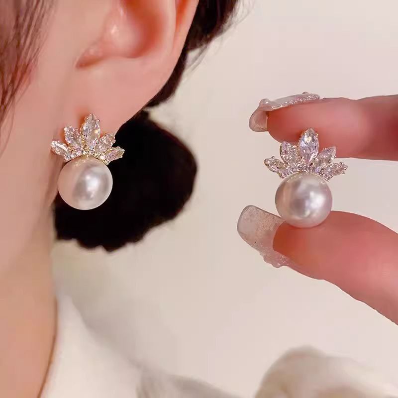 S925银针大气珍珠耳钉女新款轻奢气质小众简约时尚高级感水晶耳环