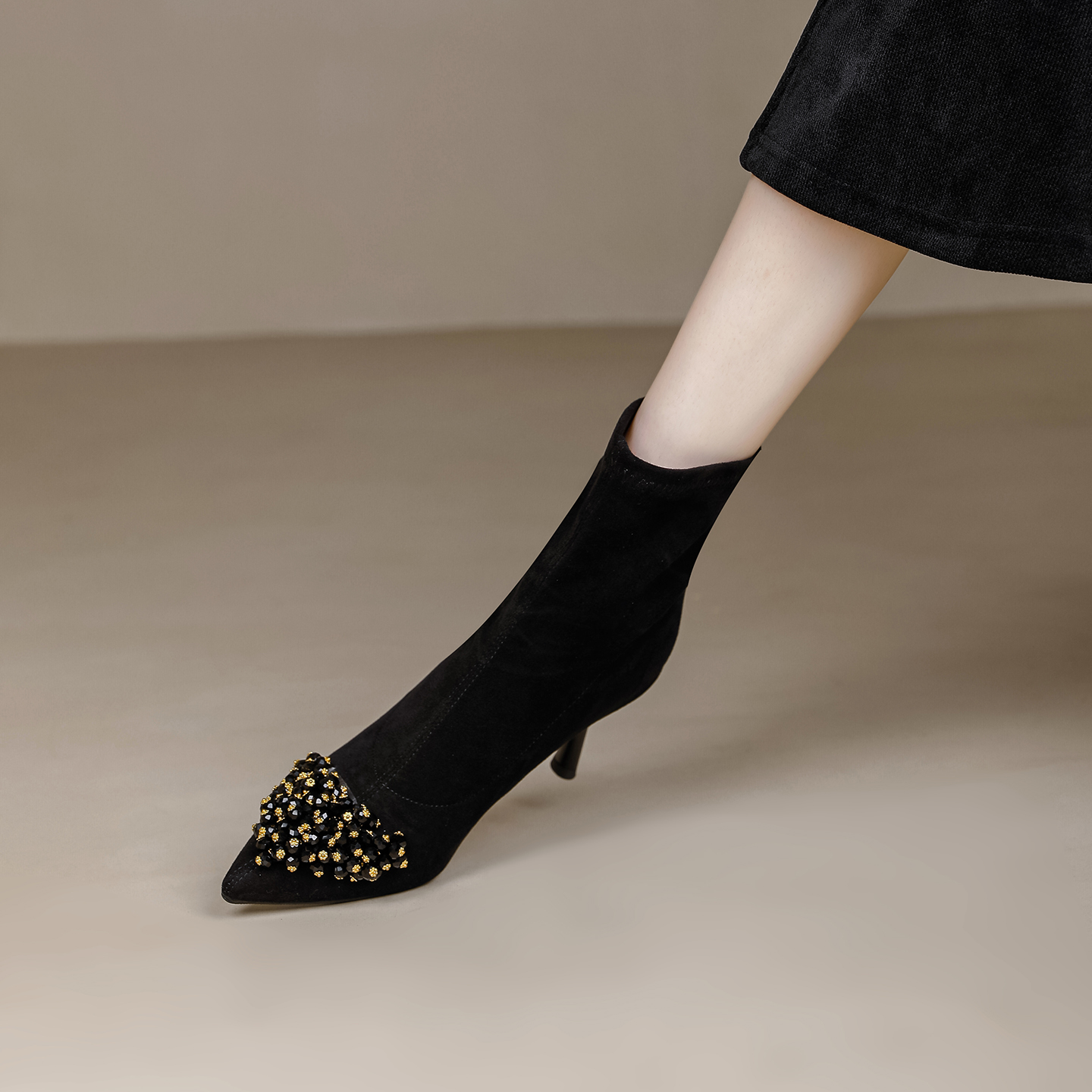 法式爆款满天星水钻细跟弹力瘦瘦靴子女秋冬新款百搭气质尖头短靴