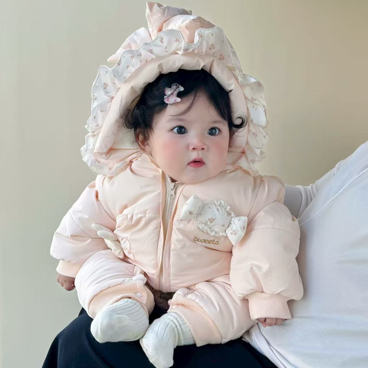 婴儿秋冬连体衣服女宝宝满月百天超萌洋气加棉加厚哈衣连帽外出服